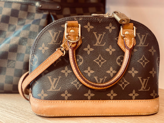 Pflege und Erhaltung von Designer-Taschen - Clutch & Macarons