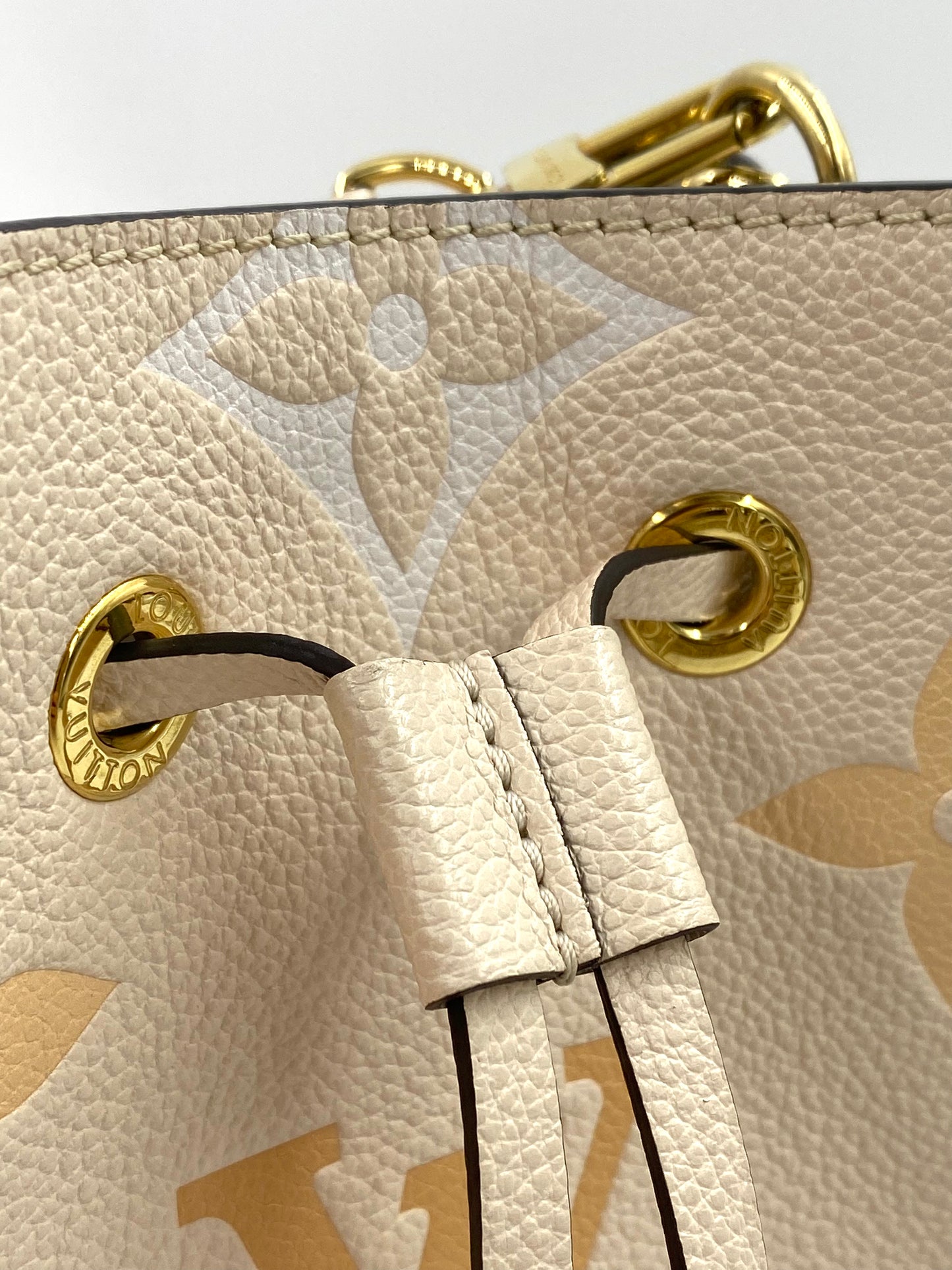 LOUIS VUITTON Neo Noe BB Monogram Empreinte creme safran