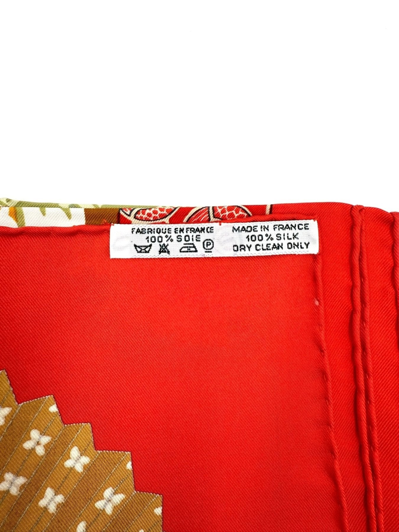 HERMÈS Carre 90 Kimonos et Inros - Clutch & Macarons - Clutch & Macarons -