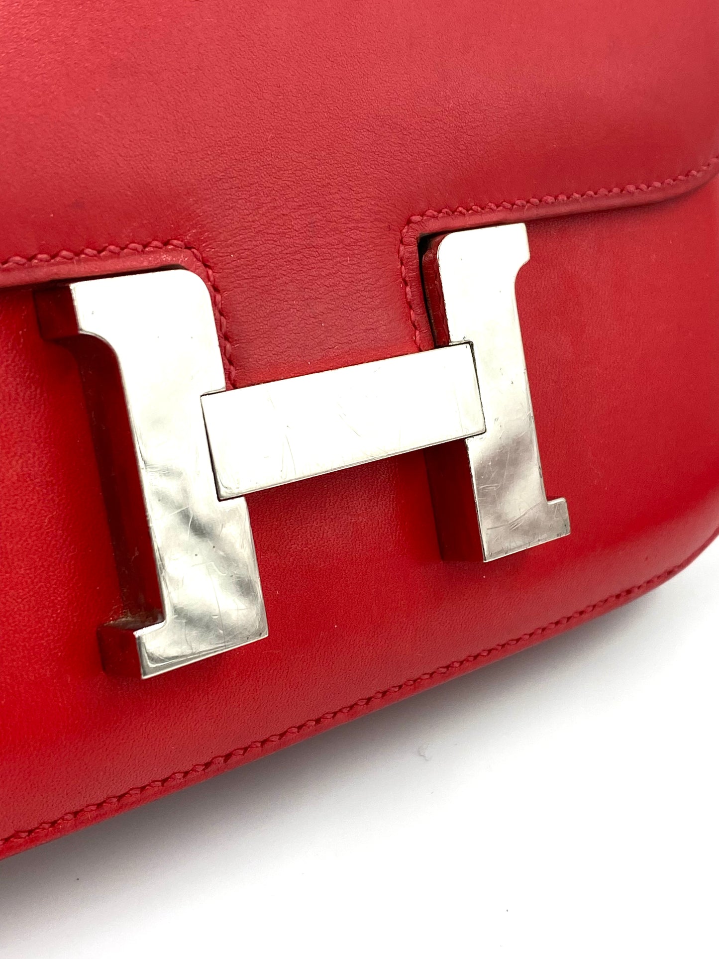 HERMÈS Constance 18 rouge Boxkalbsleder mit Palladium Hardware