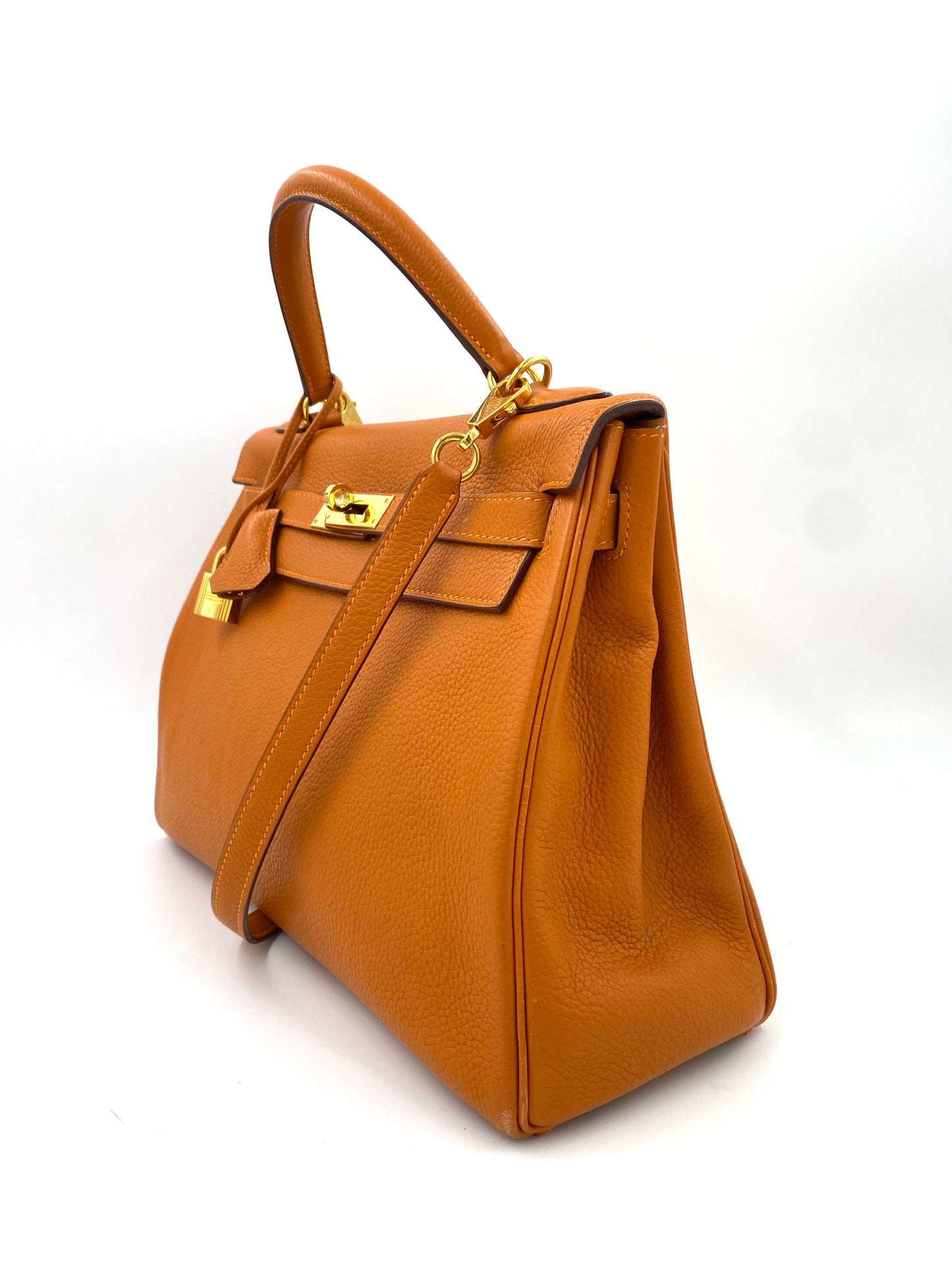HERMÈS Kelly 32 Retourne orange Togo Leather mit Gold Hardware