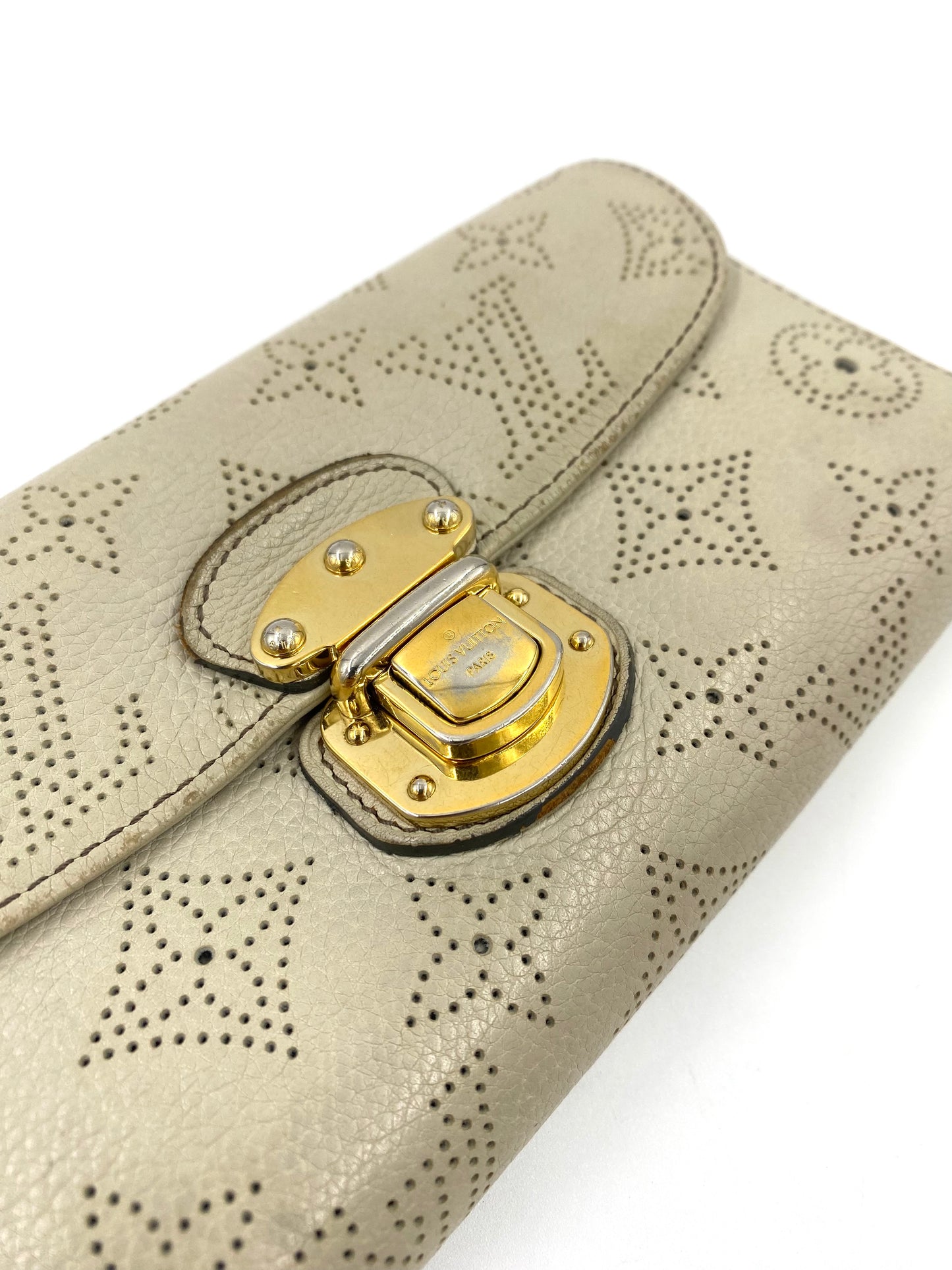 LOUIS VUITTON Amelia Portemonnaie Monogram Mahina beige