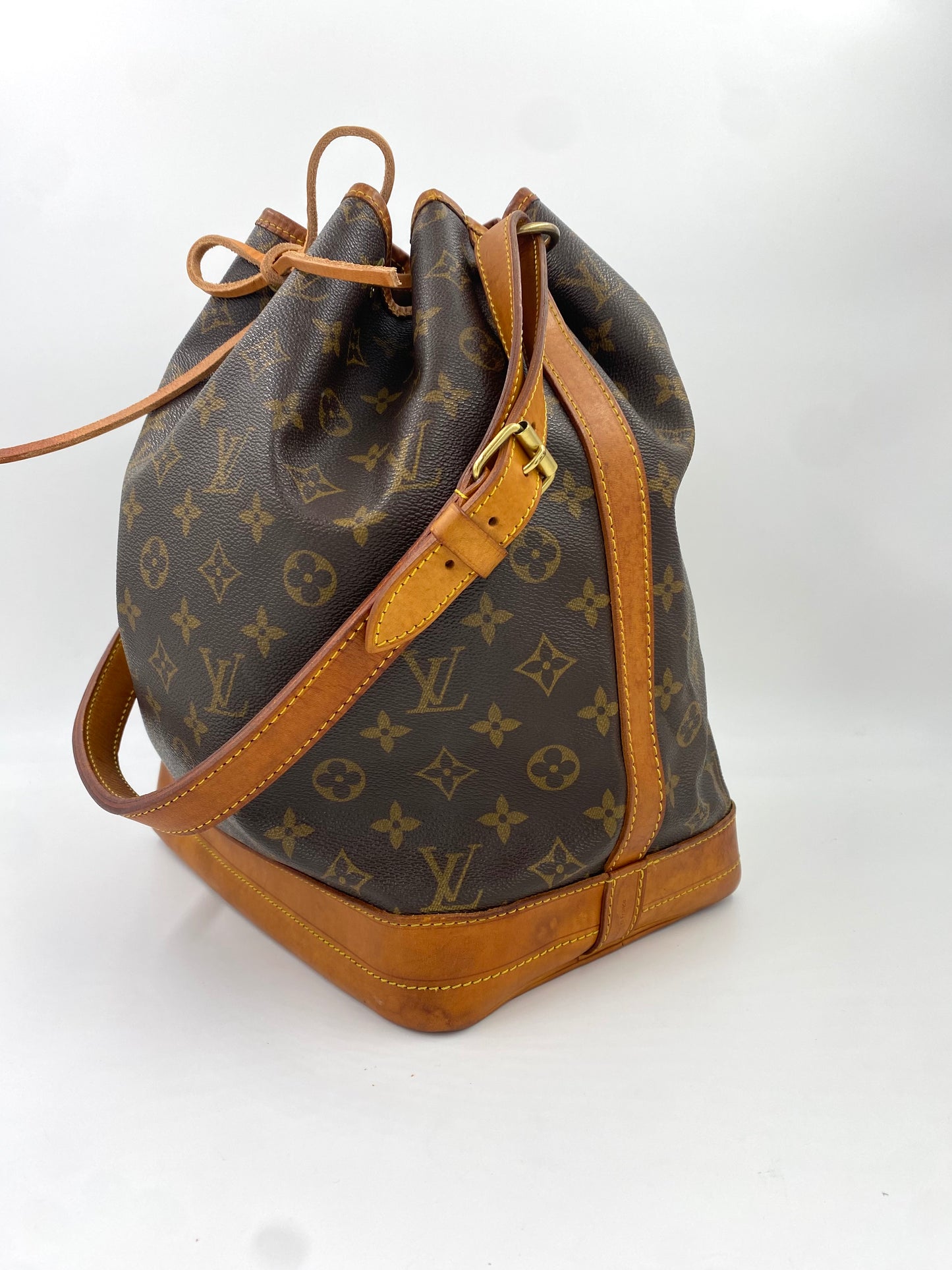 LOUIS VUITTON Noe grande Monogram Canvas