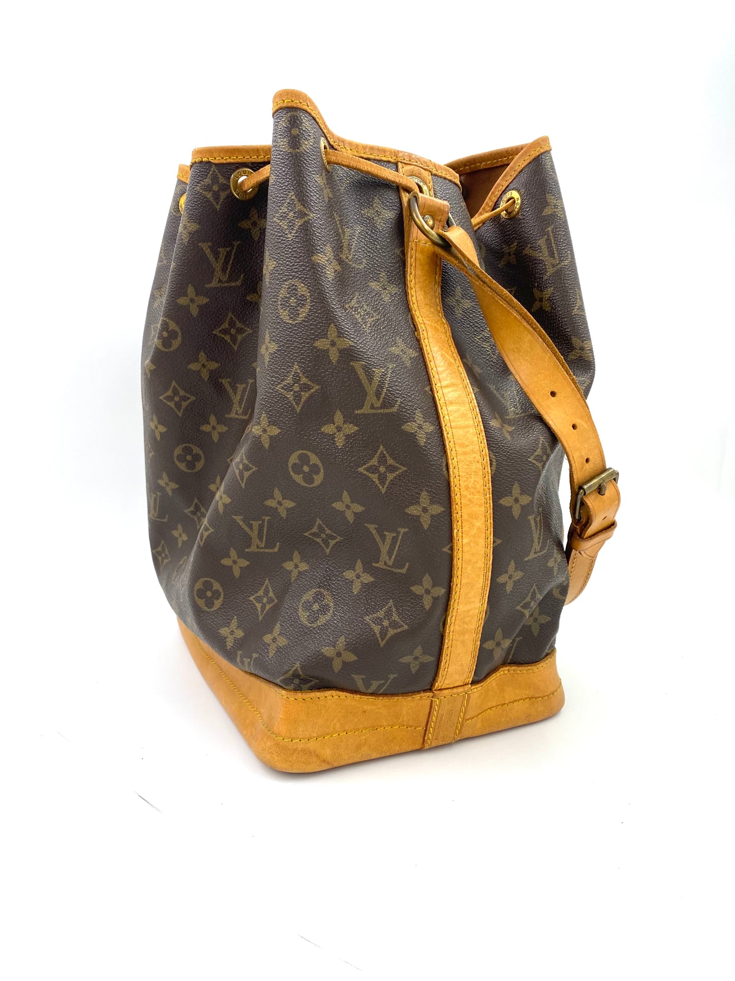 LOUIS VUITTON Noe Grande Monogram Canvas