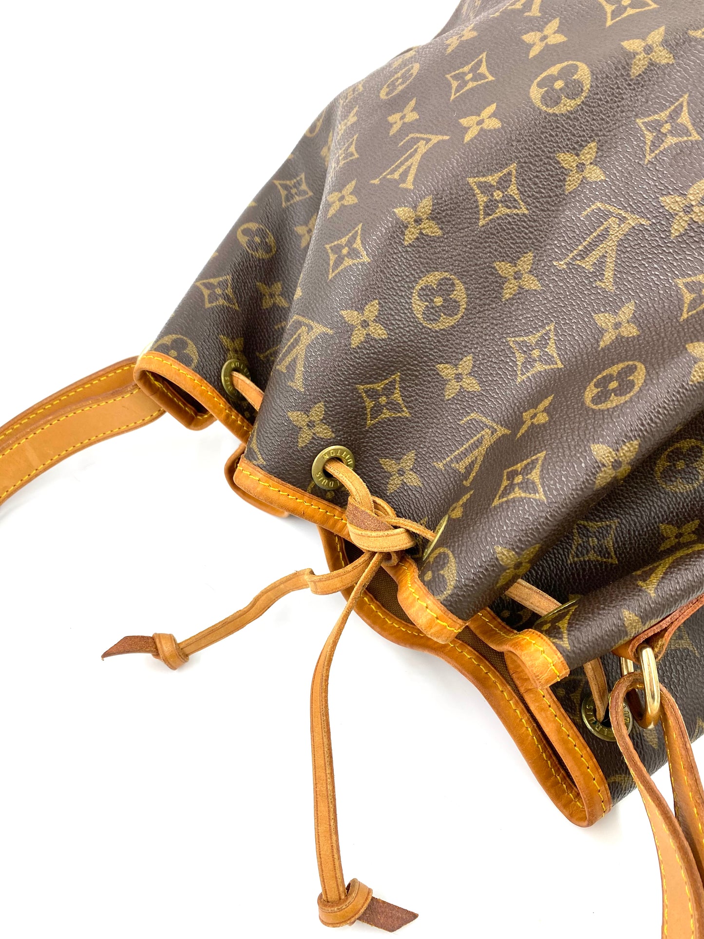 LOUIS VUITTON Noe Grande Monogram Canvas
