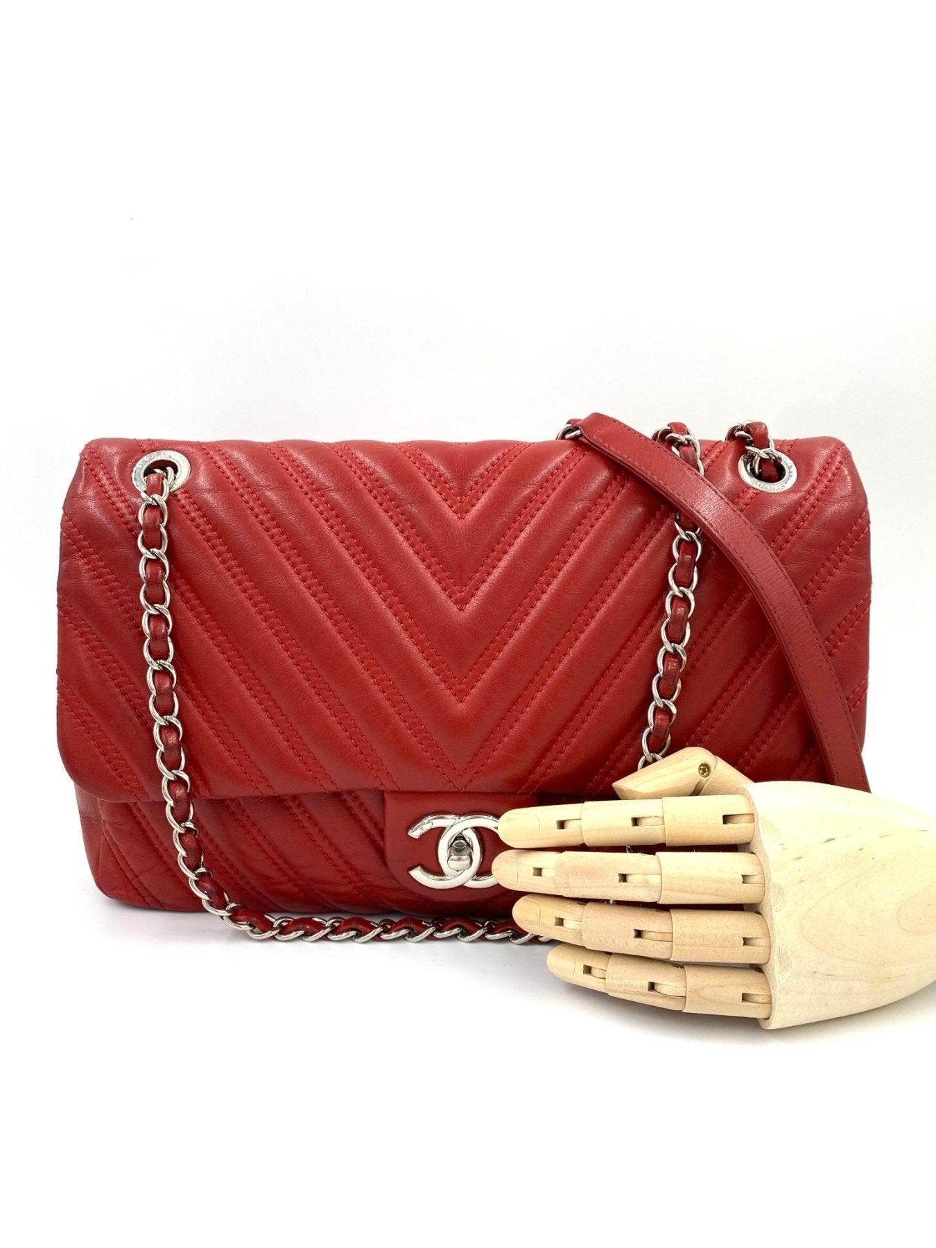 CHANEL Single Flap Bag Jumbo Chevron rouge - Clutch & Macarons - 21465737 - Clutch & Macarons -