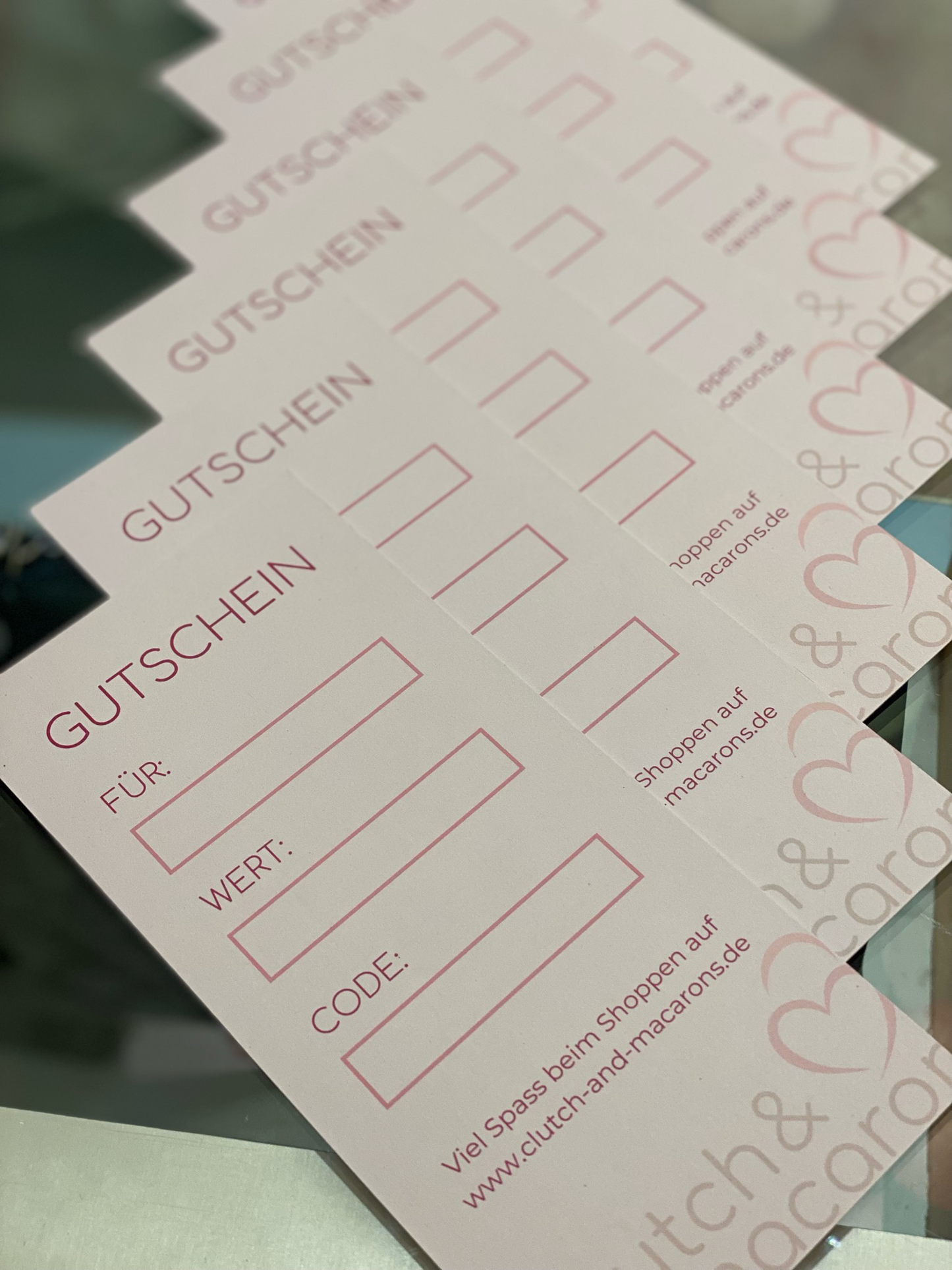 Clutch & Macarons - Gutscheine