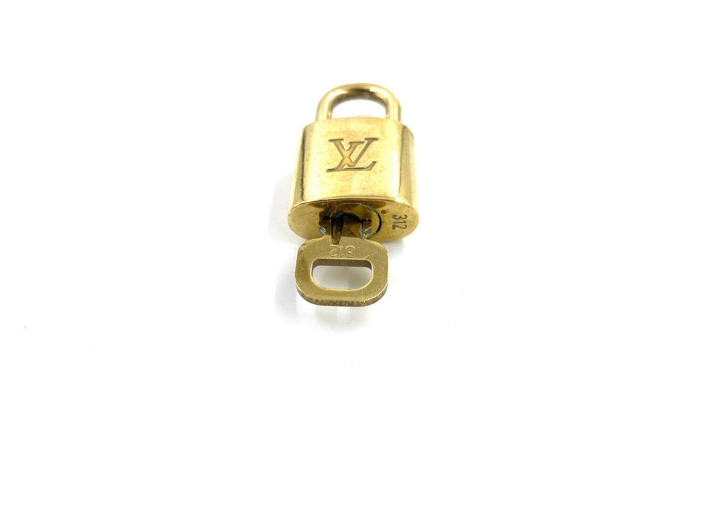 Louis Vuitton Schloss mit Schluessel in goldfarben mit LV Logo Gravur, hochwertiges Taschenvorhängeschloss mit Schlüssel