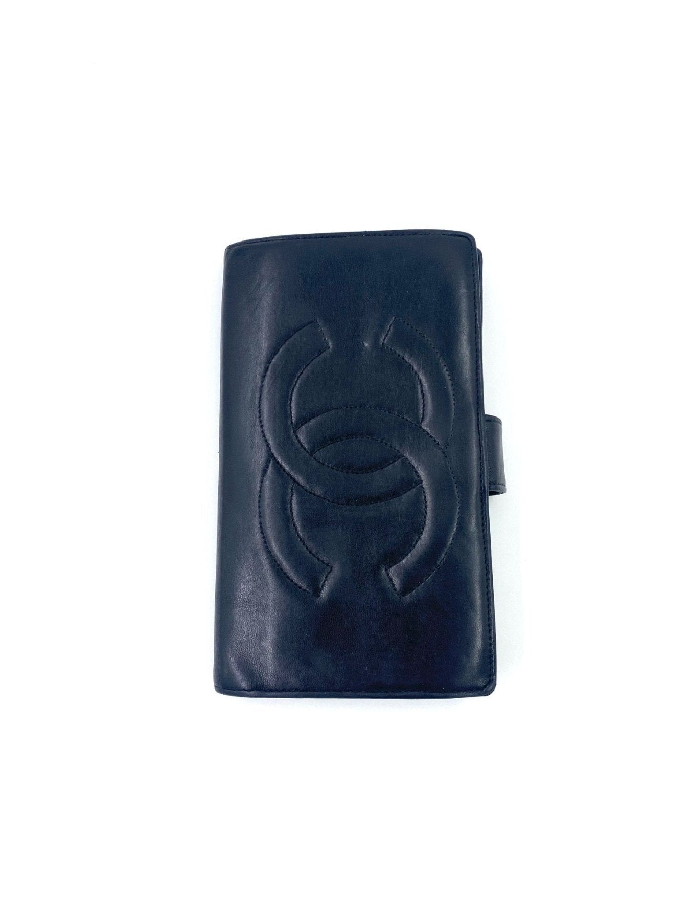 Chanel Portemonnaie aus schwarzem Lammleder mit gestepptem CC Logo und Druckknopfverschluss