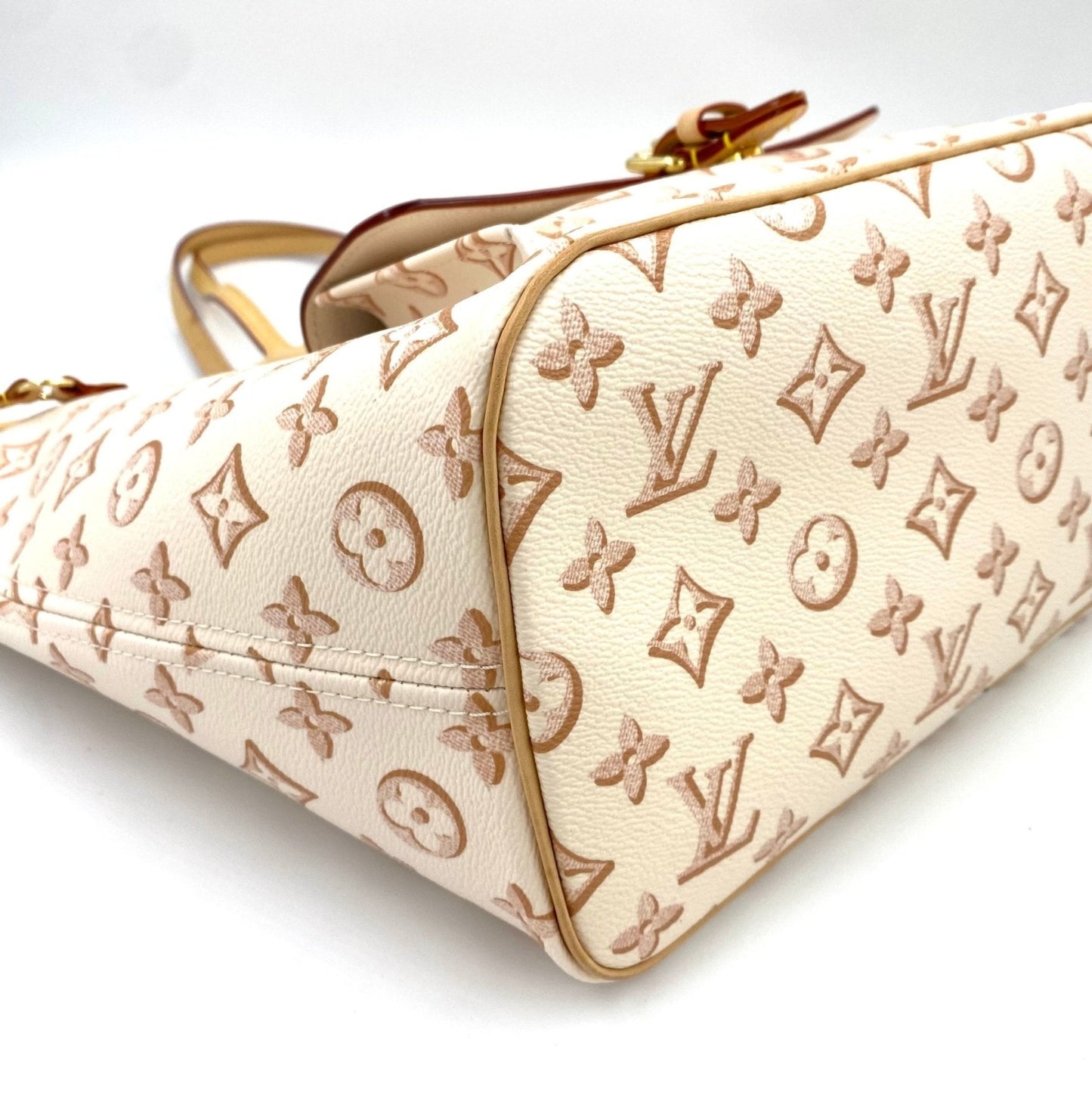 Louis Vuitton Neverfull MM Fall for You in beigem Monogram-Canvas mit Trageriemen und charakteristischem LV-Muster