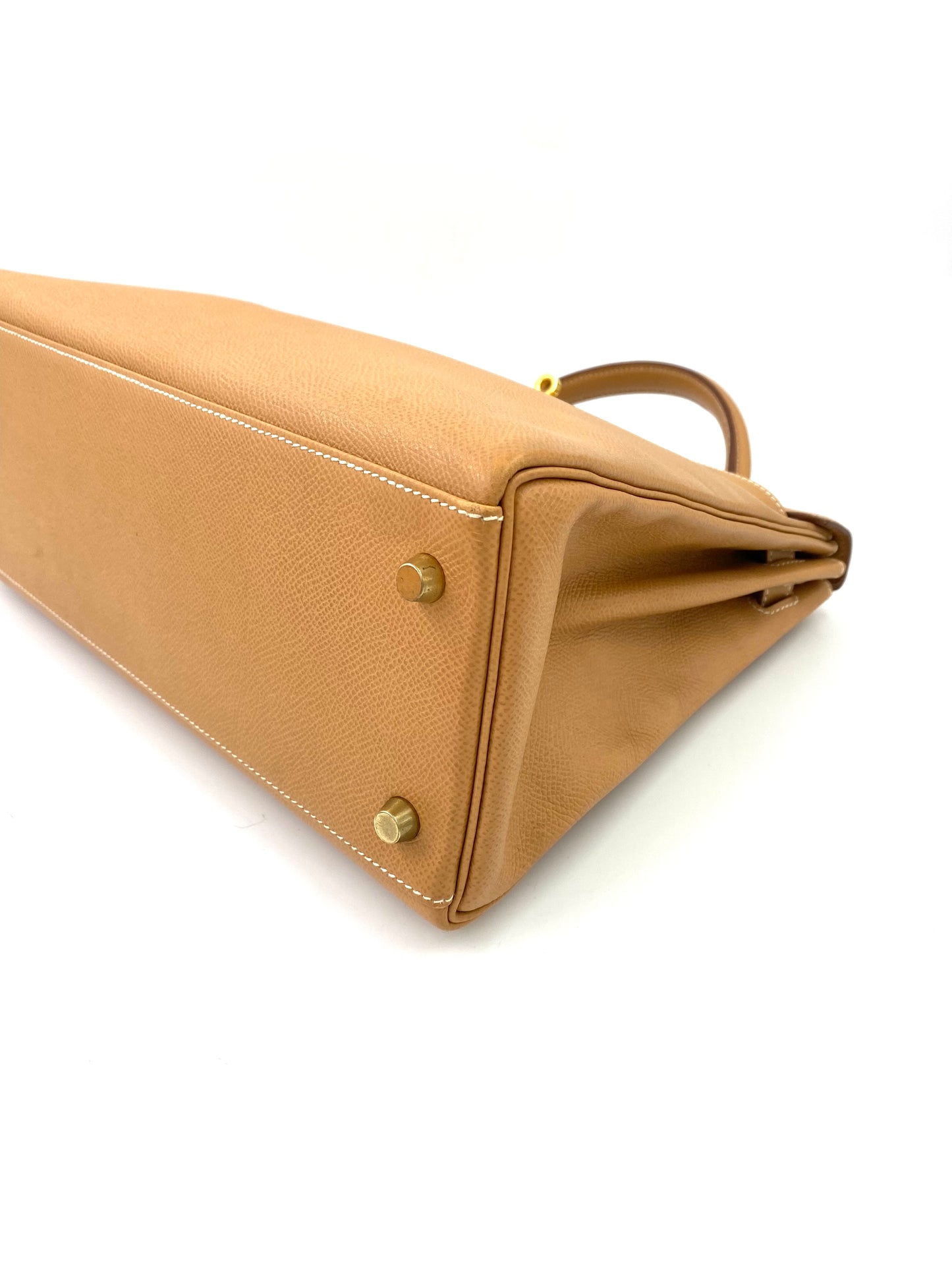 HERMÈS Kelly 32 Gold Courchevel Leather mit Gold Hardware