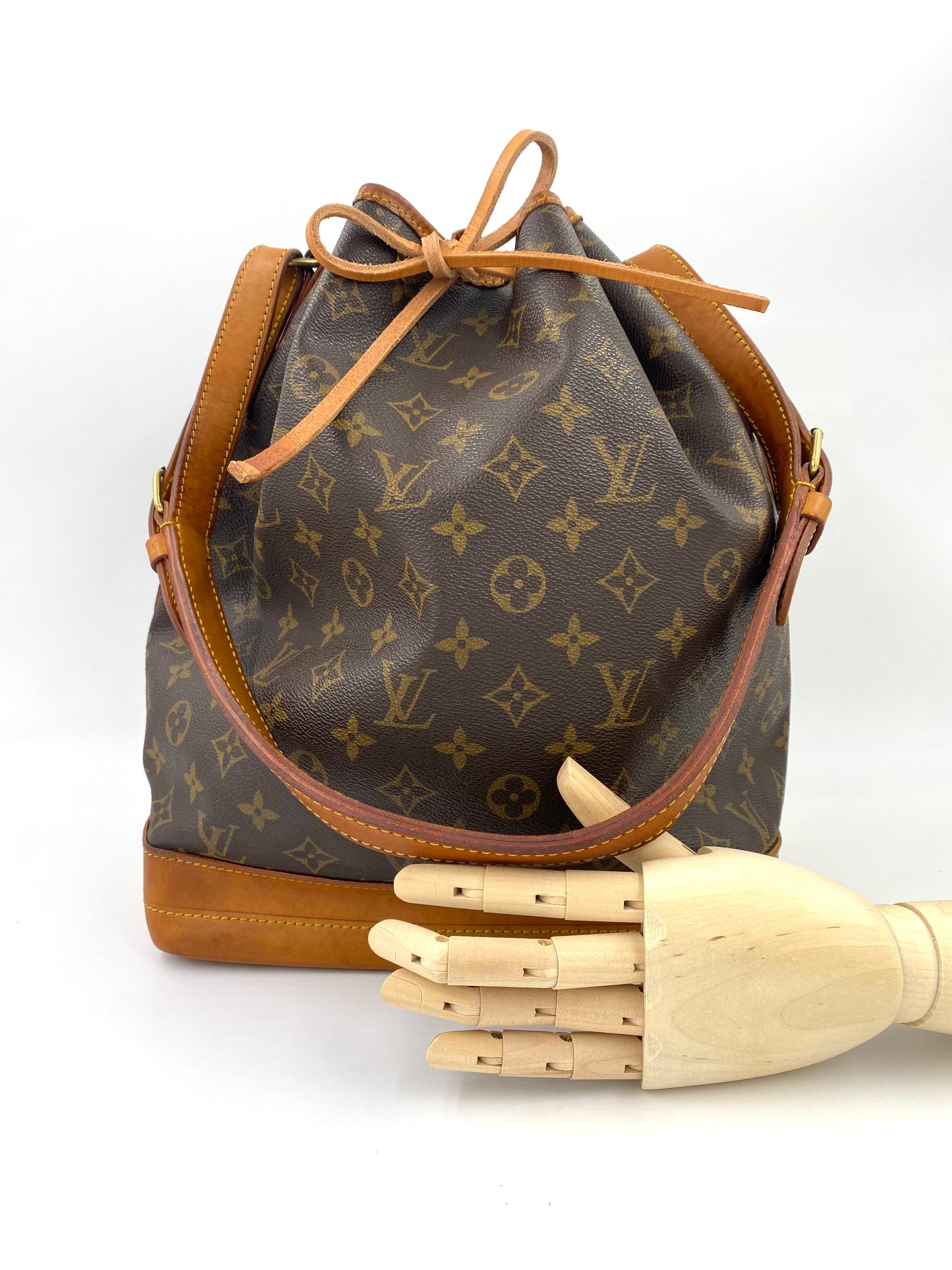 LOUIS VUITTON Noe grande Monogram Canvas
