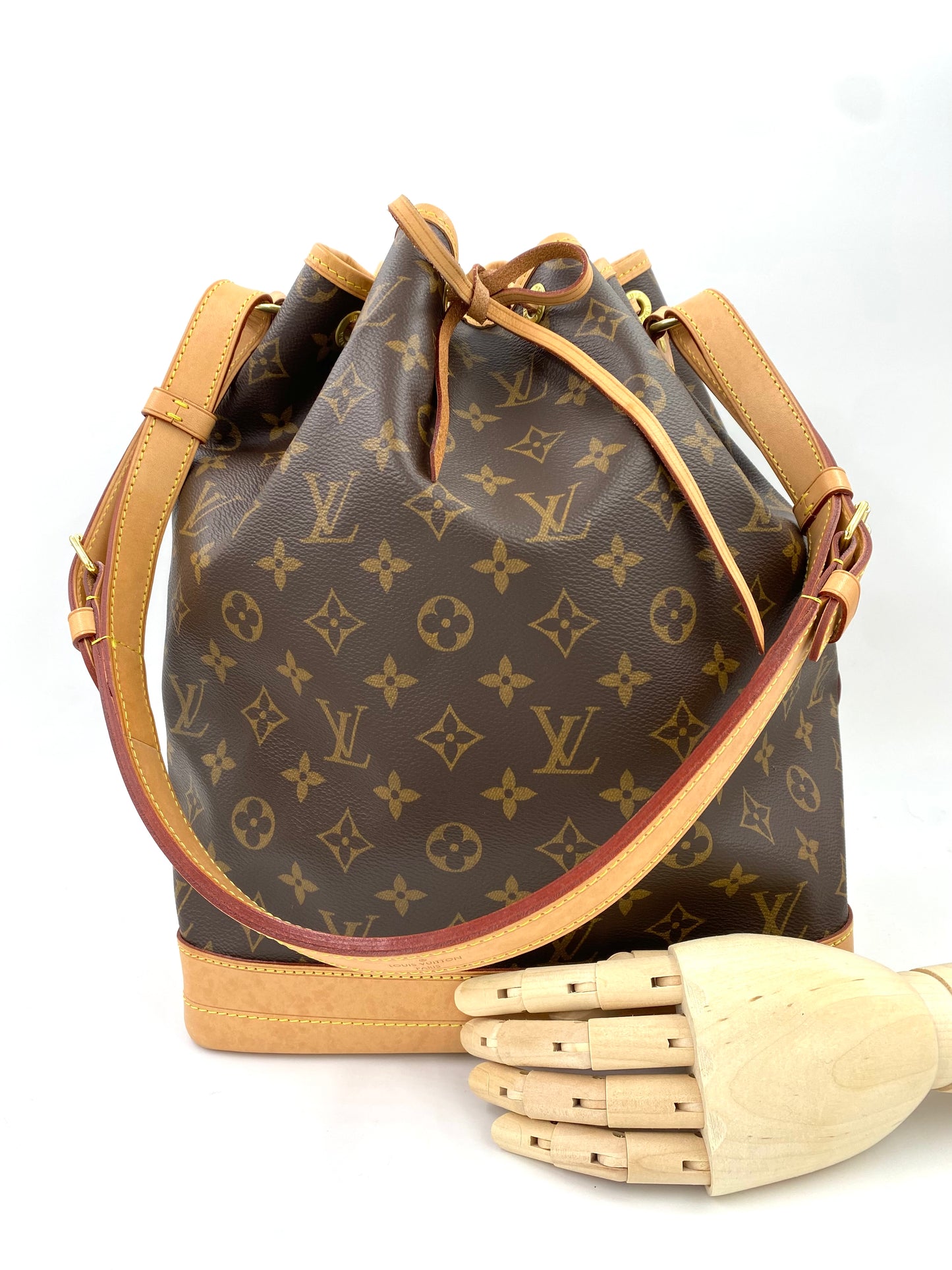 LOUIS VUITTON Noe grande Monogram Canvas
