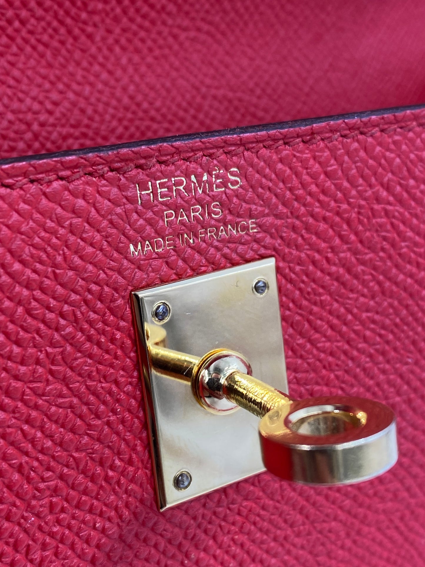 HERMÈS Kelly 25 Epsom rouge gold Hardware