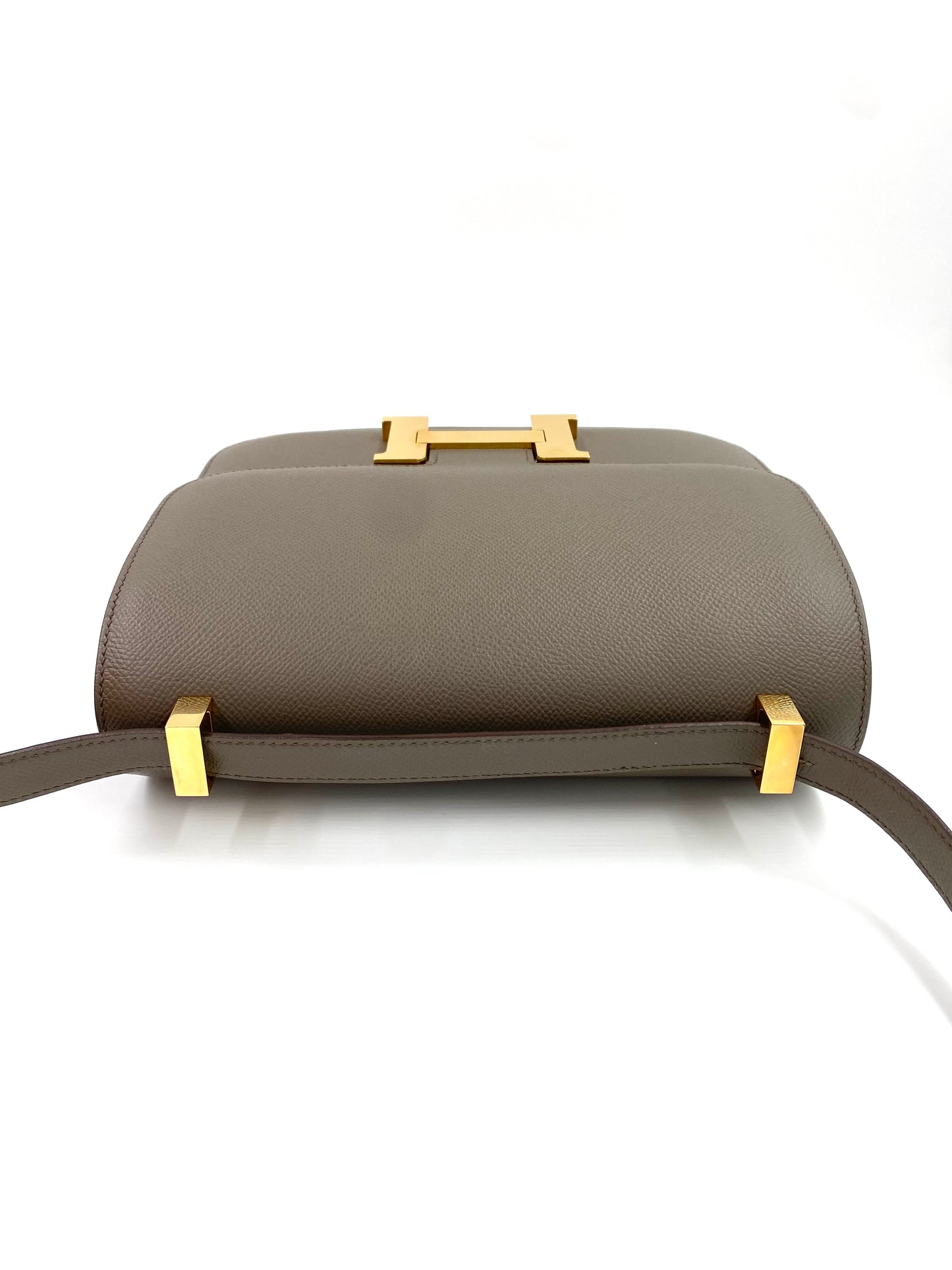 HERMÈS Constance 24 Etain Epsom Roségold Hardware Fullset mit Original Rechnung, graue Luxustasche mit rosegoldenem H-Verschluss.
