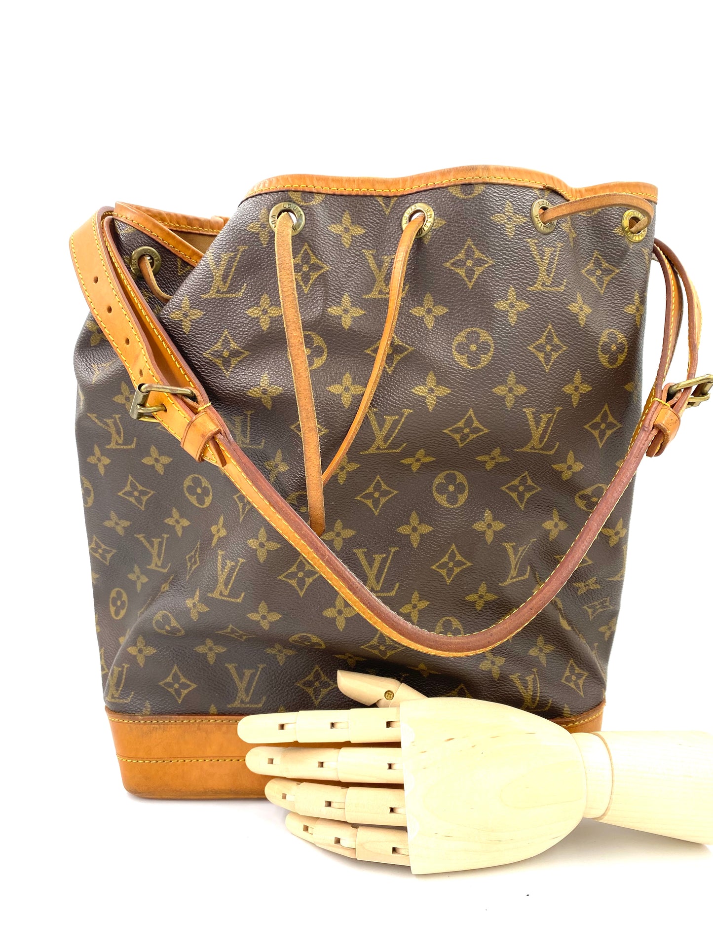 LOUIS VUITTON Noe grande Monogram Canvas