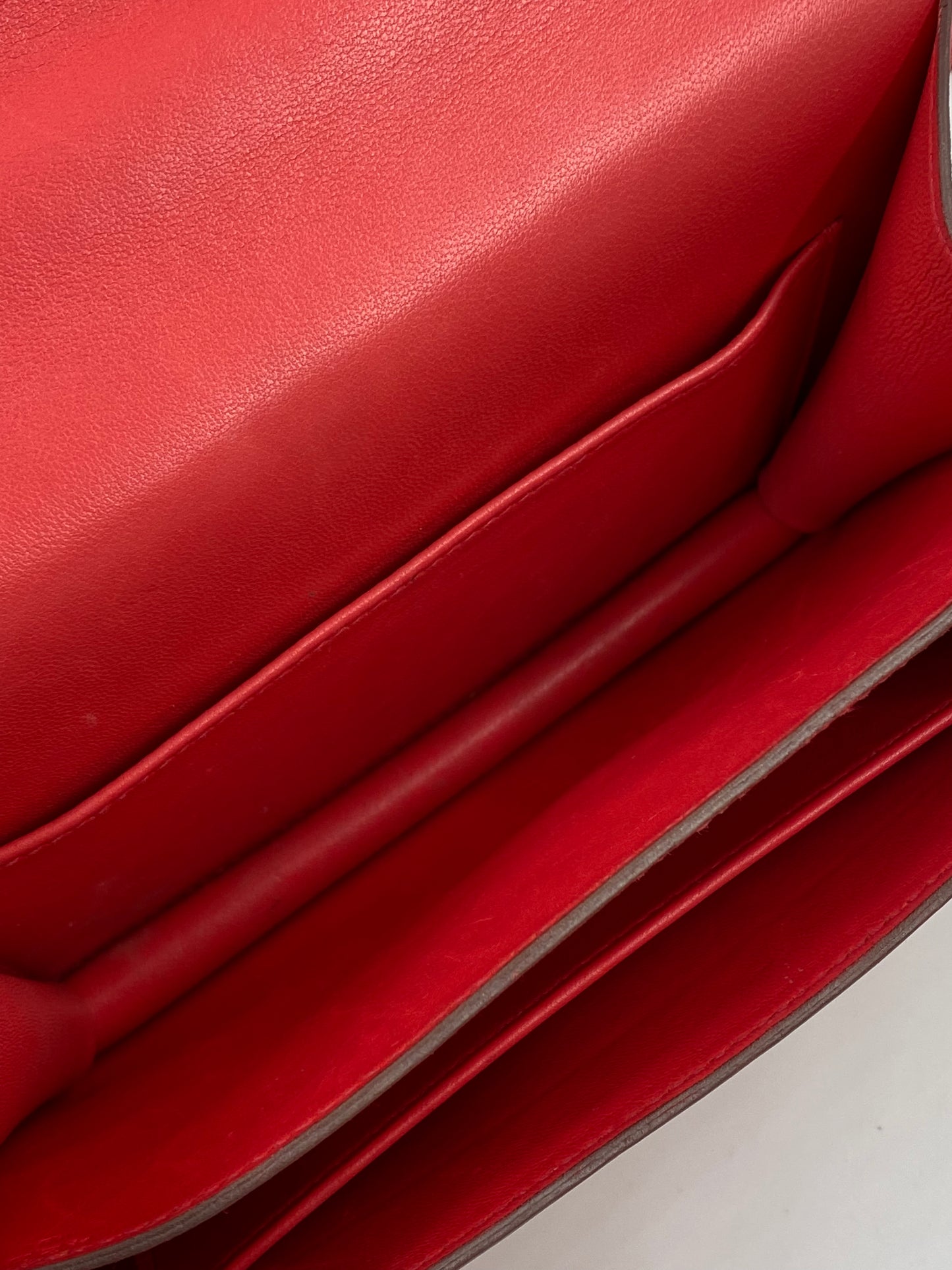 HERMÈS Constance 18 rouge Boxkalbsleder mit Palladium Hardware