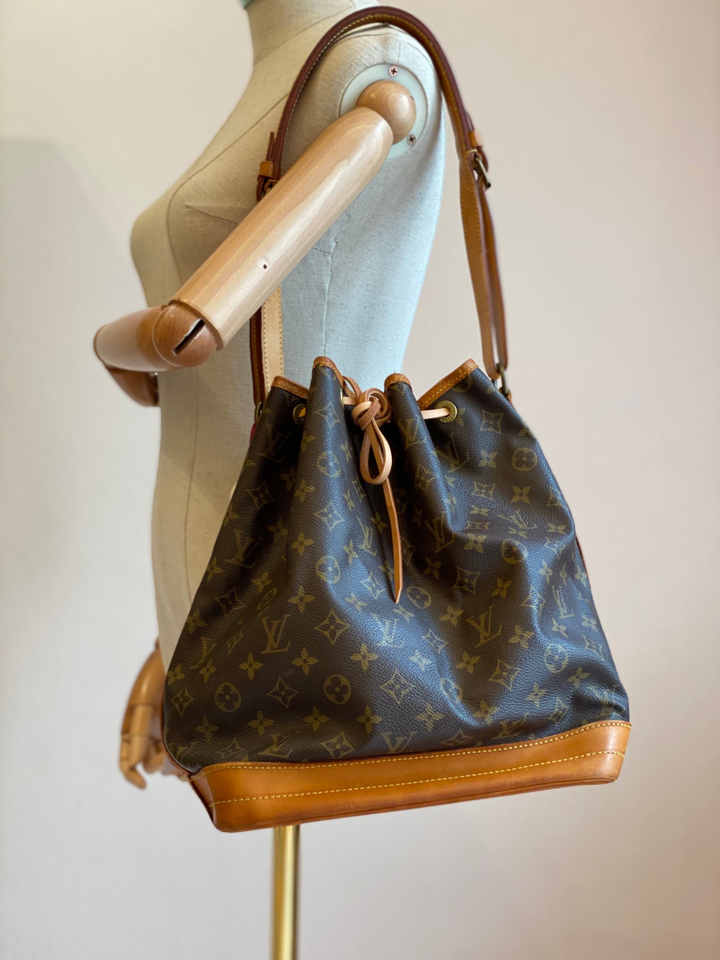 LOUIS VUITTON Noe Grande Monogram Canvas