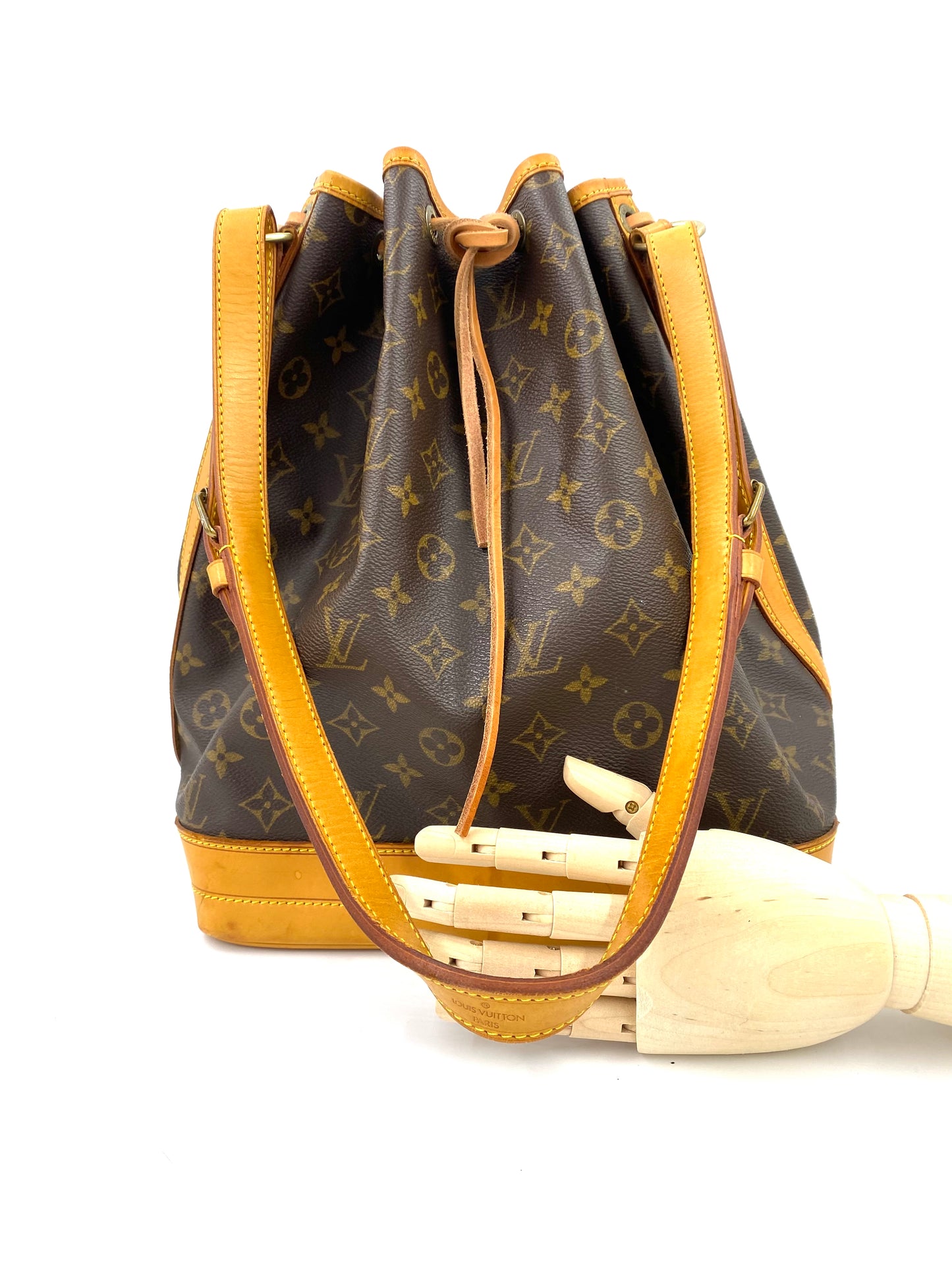LOUIS VUITTON Noe grande Monogram Canvas