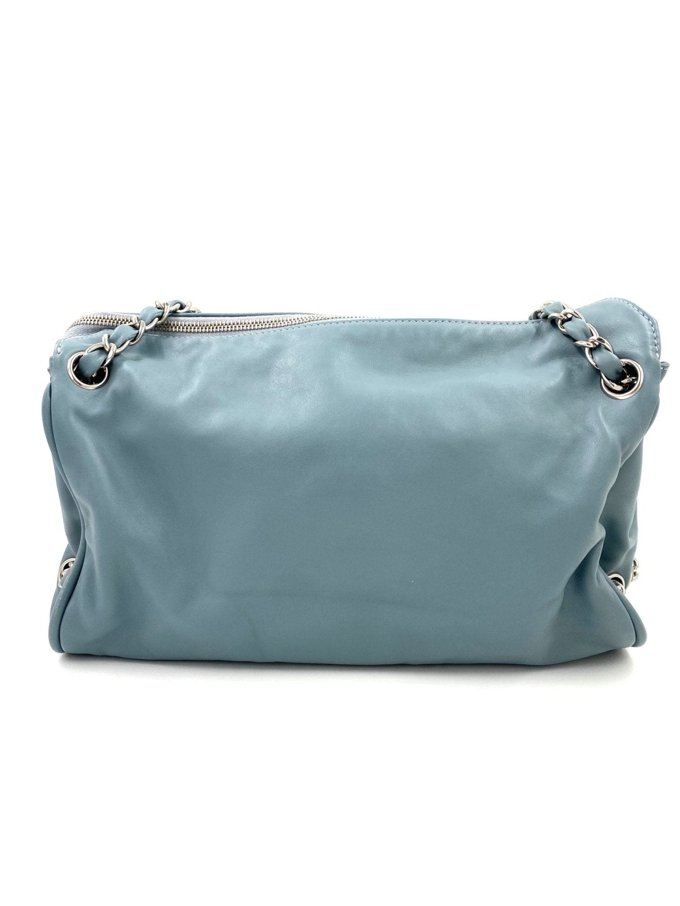 CHANEL CC Coco Tasche in eisblauem Lammleder mit Silberkette, seitlicher Raffung und Reissverschluss, Vintage-Design