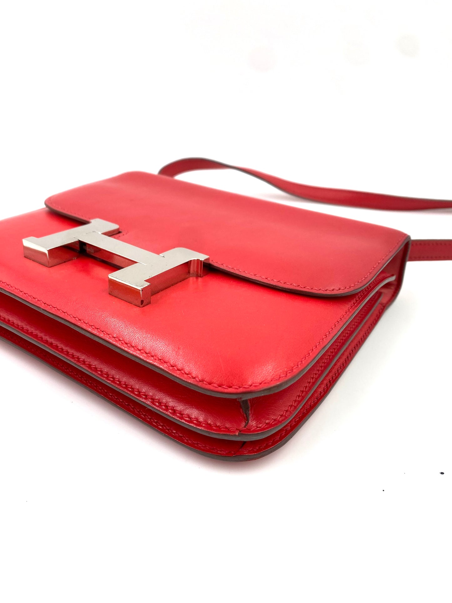 HERMÈS Constance 18 rouge Boxkalbsleder mit Palladium Hardware