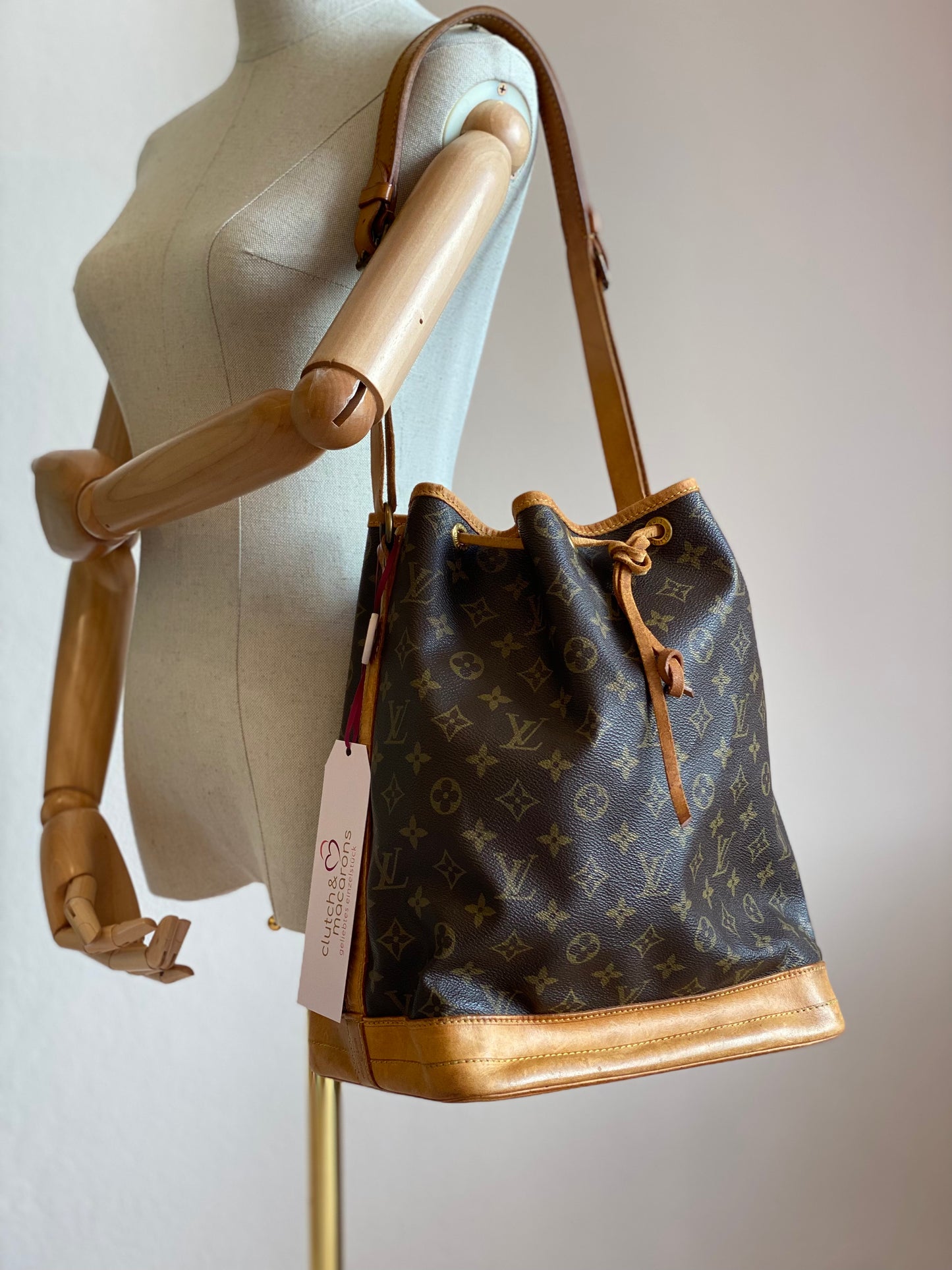 LOUIS VUITTON Noe Grande Monogram Canvas
