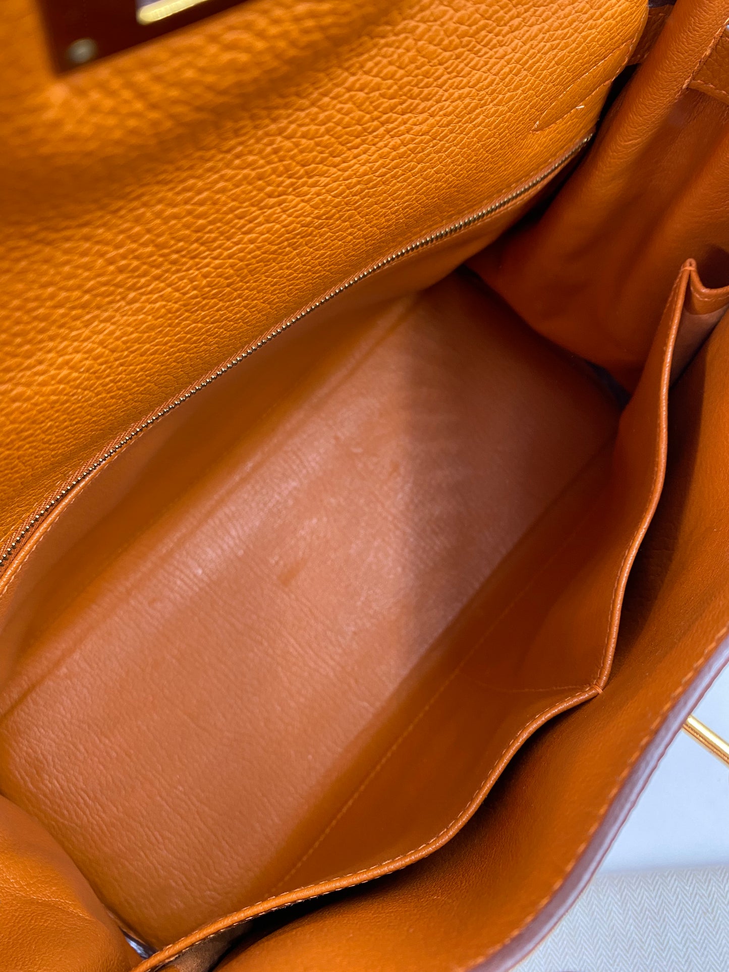 HERMÈS Kelly 32 Retourne orange Togo Leather mit Gold Hardware