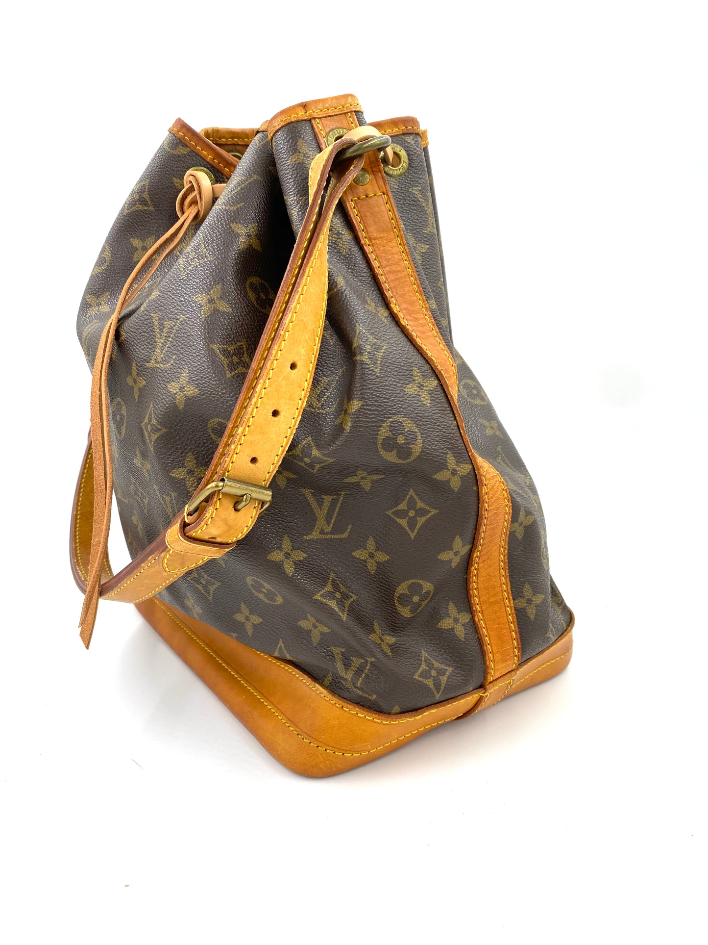 LOUIS VUITTON Noe Grande Monogram Canvas