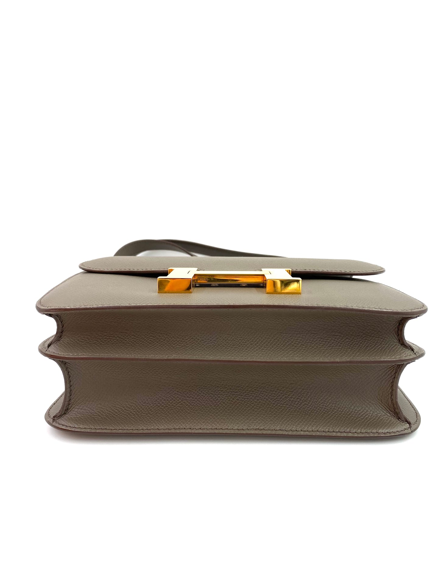 HERMÈS Constance 24 Etain Epsom Roségold Hardware Fullset mit Original Rechnung, seitliche Ansicht der Tasche