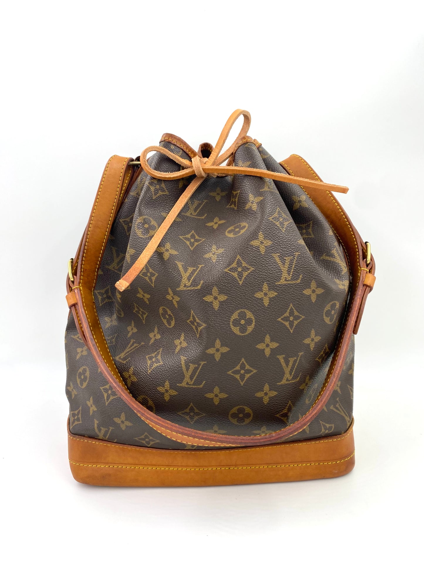 LOUIS VUITTON Noe grande Monogram Canvas