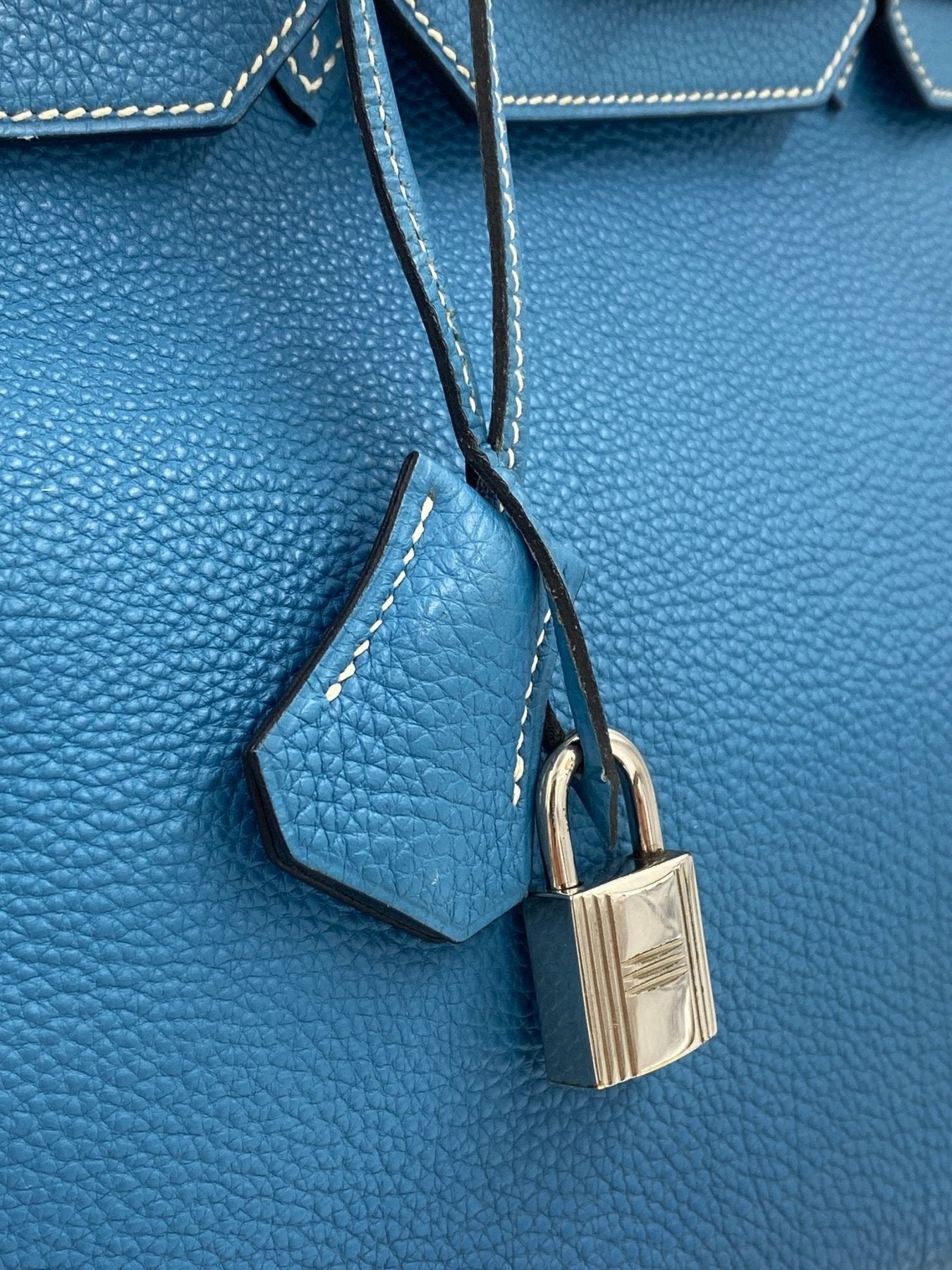 HERMES Birkin 35 Togo Handtasche in Blau Jean mit Palladium Verschluss und charakteristischem Lederanhaenger
