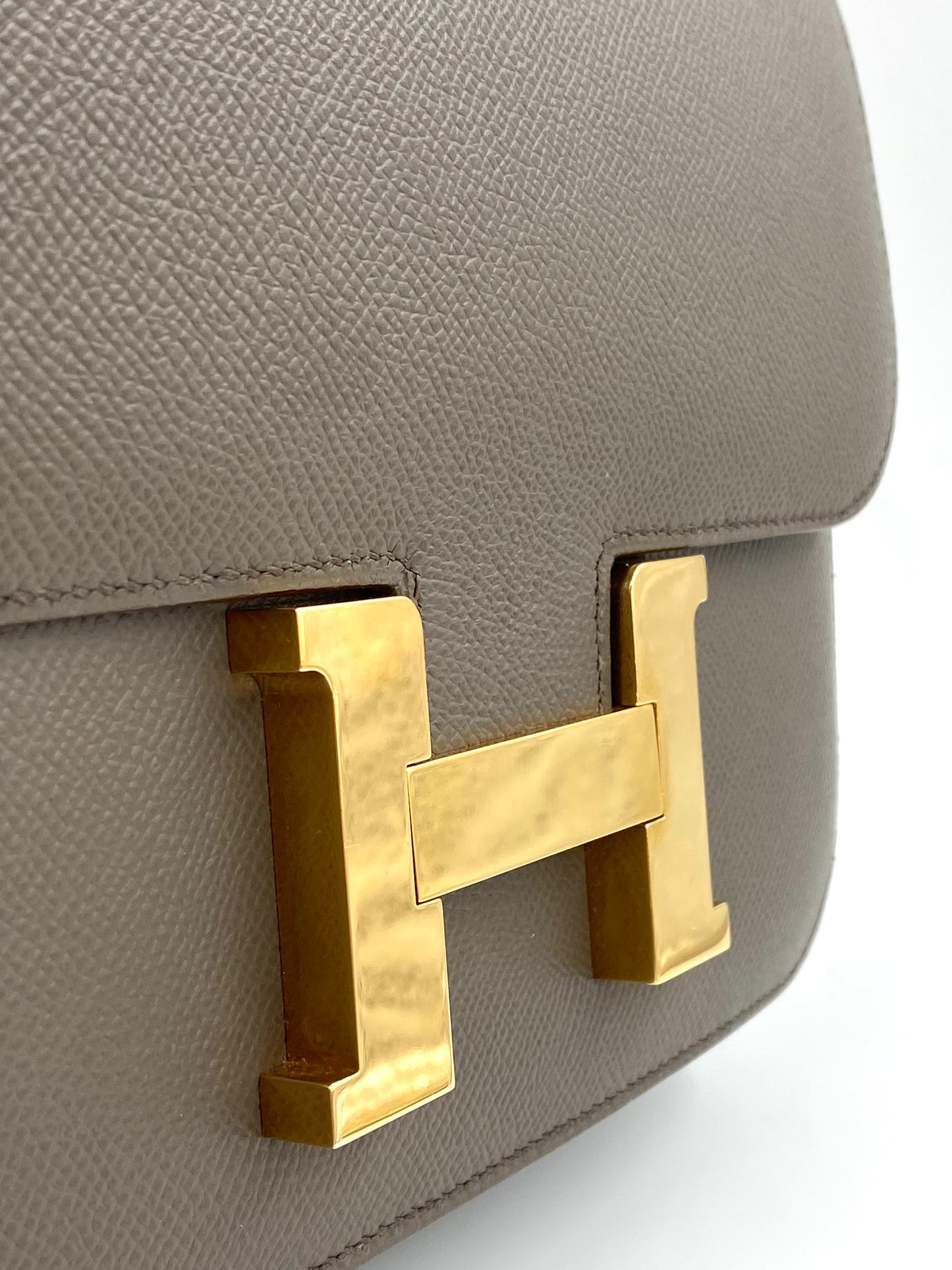 HERMÈS Constance 24 Etain Epsom Roségold Hardware Handtasche mit charakteristischem H-Verschluss und feiner Ledermaserung.