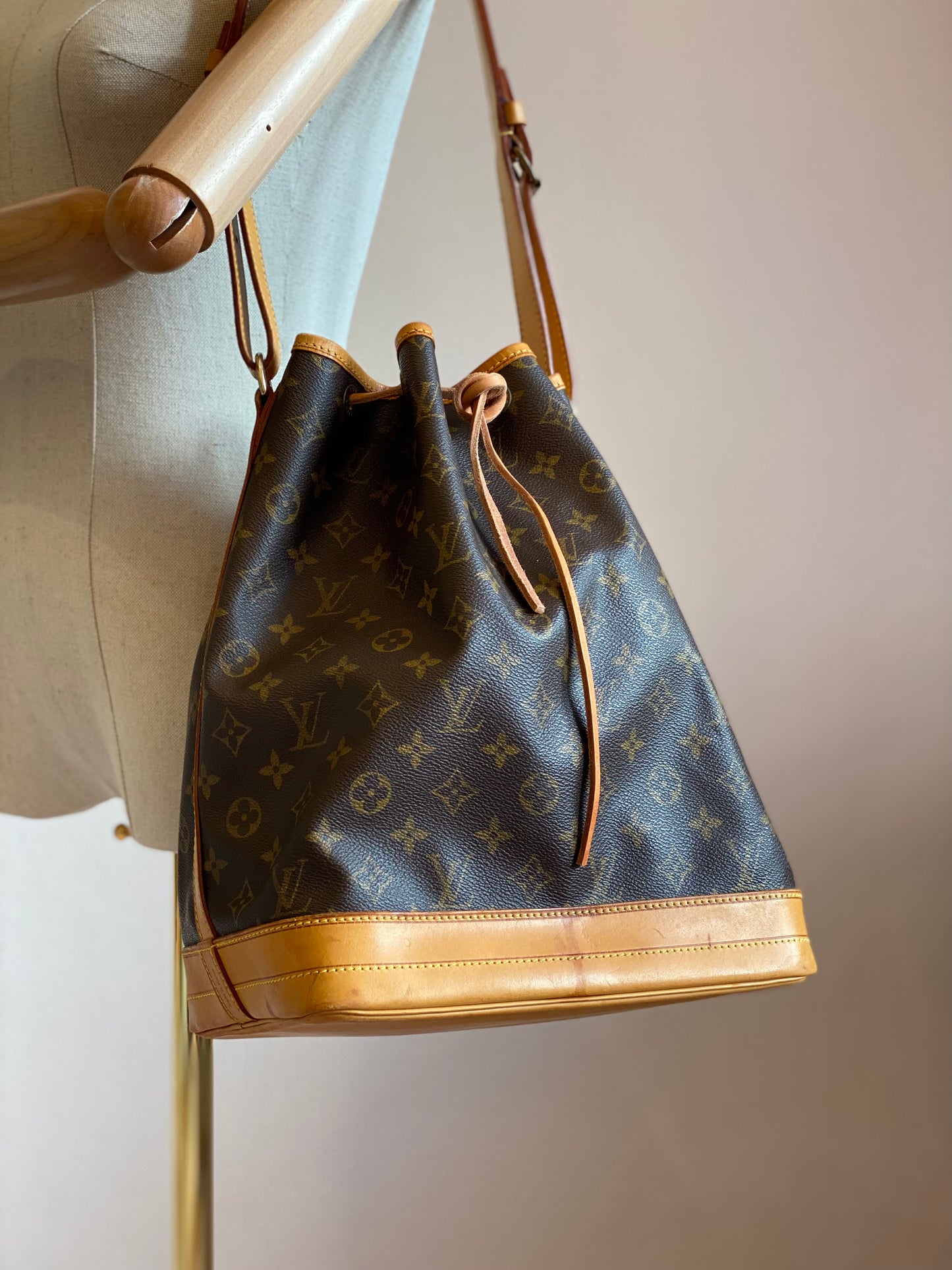 LOUIS VUITTON Noe grande Monogram Canvas