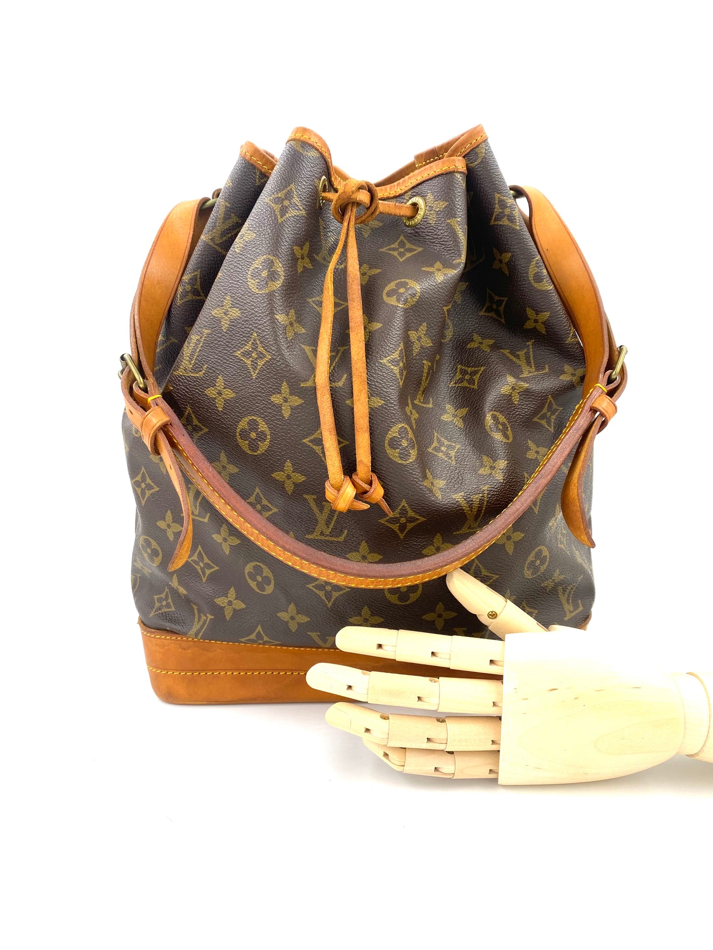 LOUIS VUITTON Noe grande Monogram Canvas
