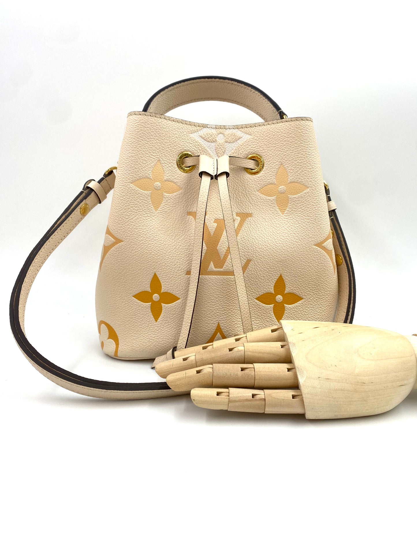 LOUIS VUITTON Neo Noe BB Monogram Empreinte creme safran