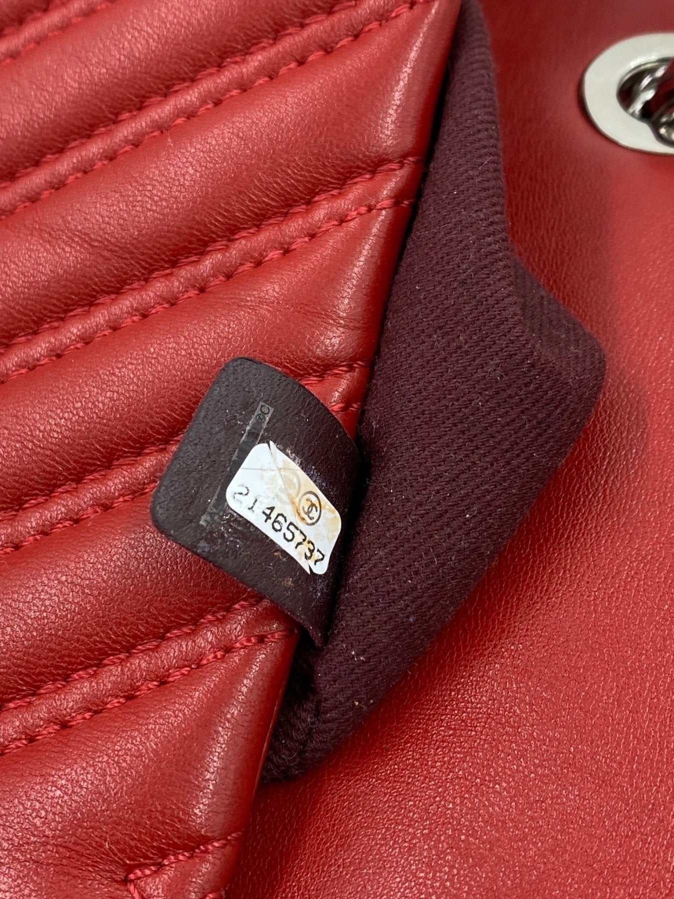CHANEL Single Flap Bag Jumbo Chevron rouge - Clutch & Macarons - 21465737 - Clutch & Macarons -