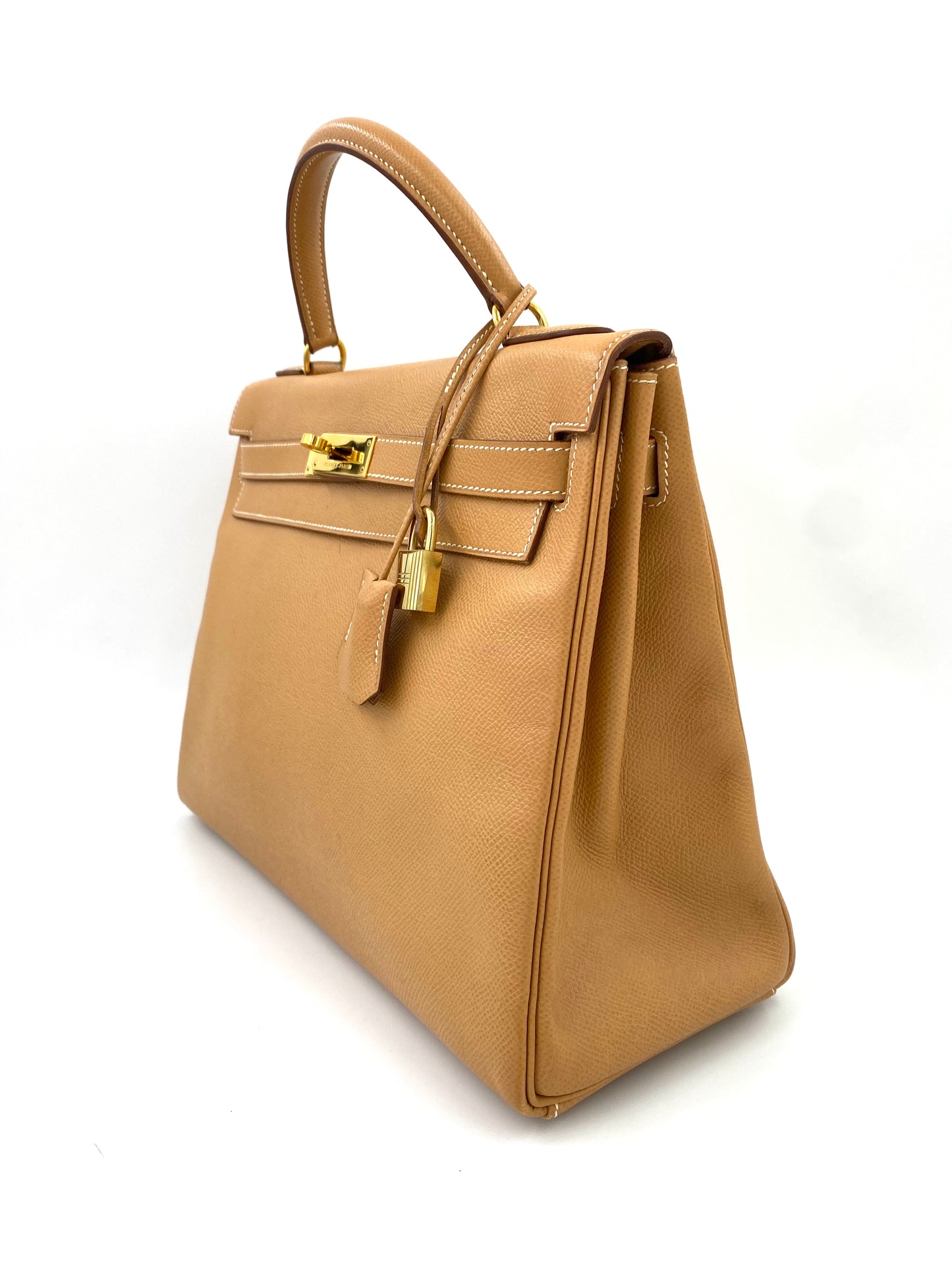 HERMÈS Kelly 32 Gold Courchevel Leather mit Gold Hardware