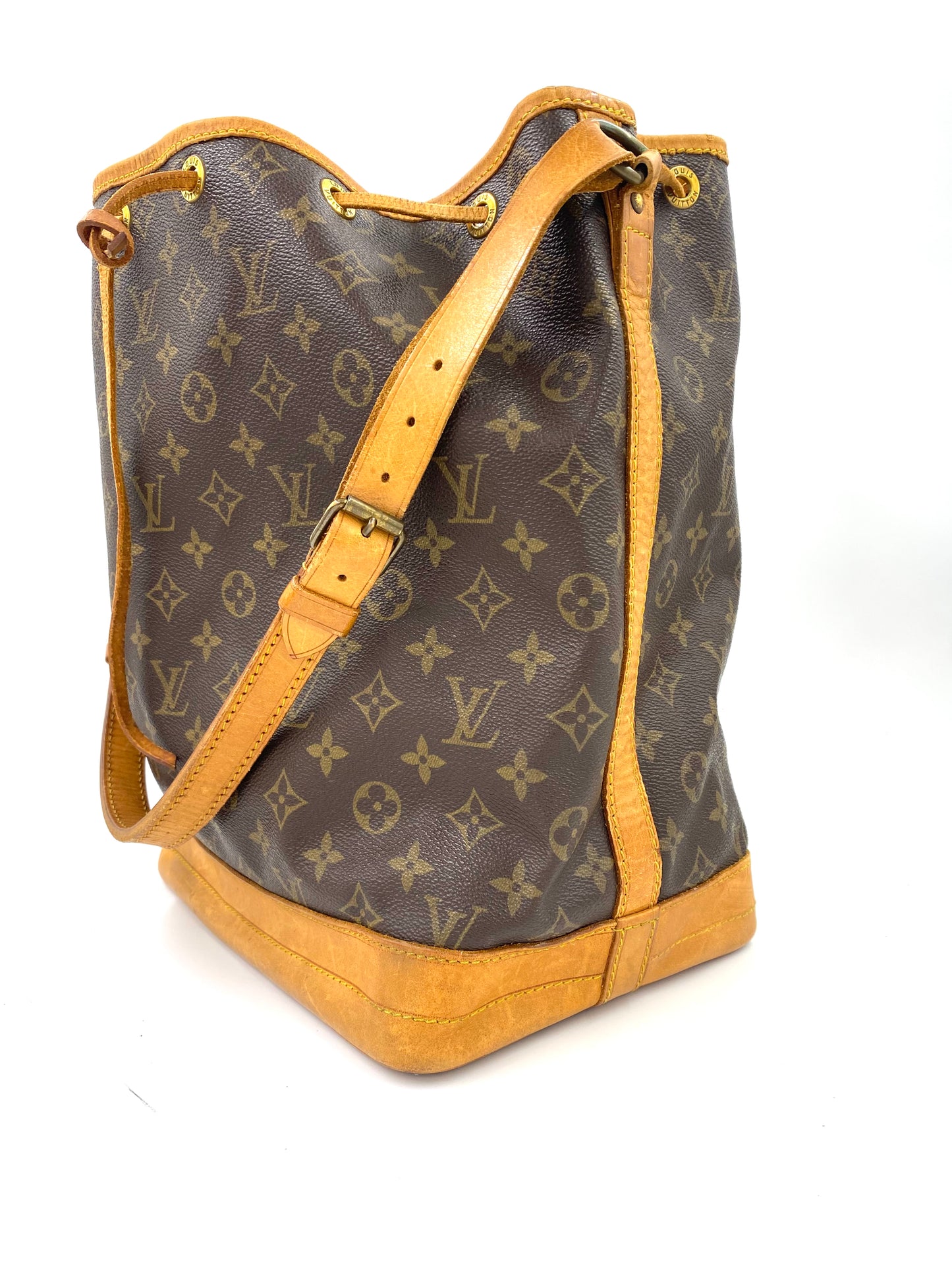 LOUIS VUITTON Noe Grande Monogram Canvas