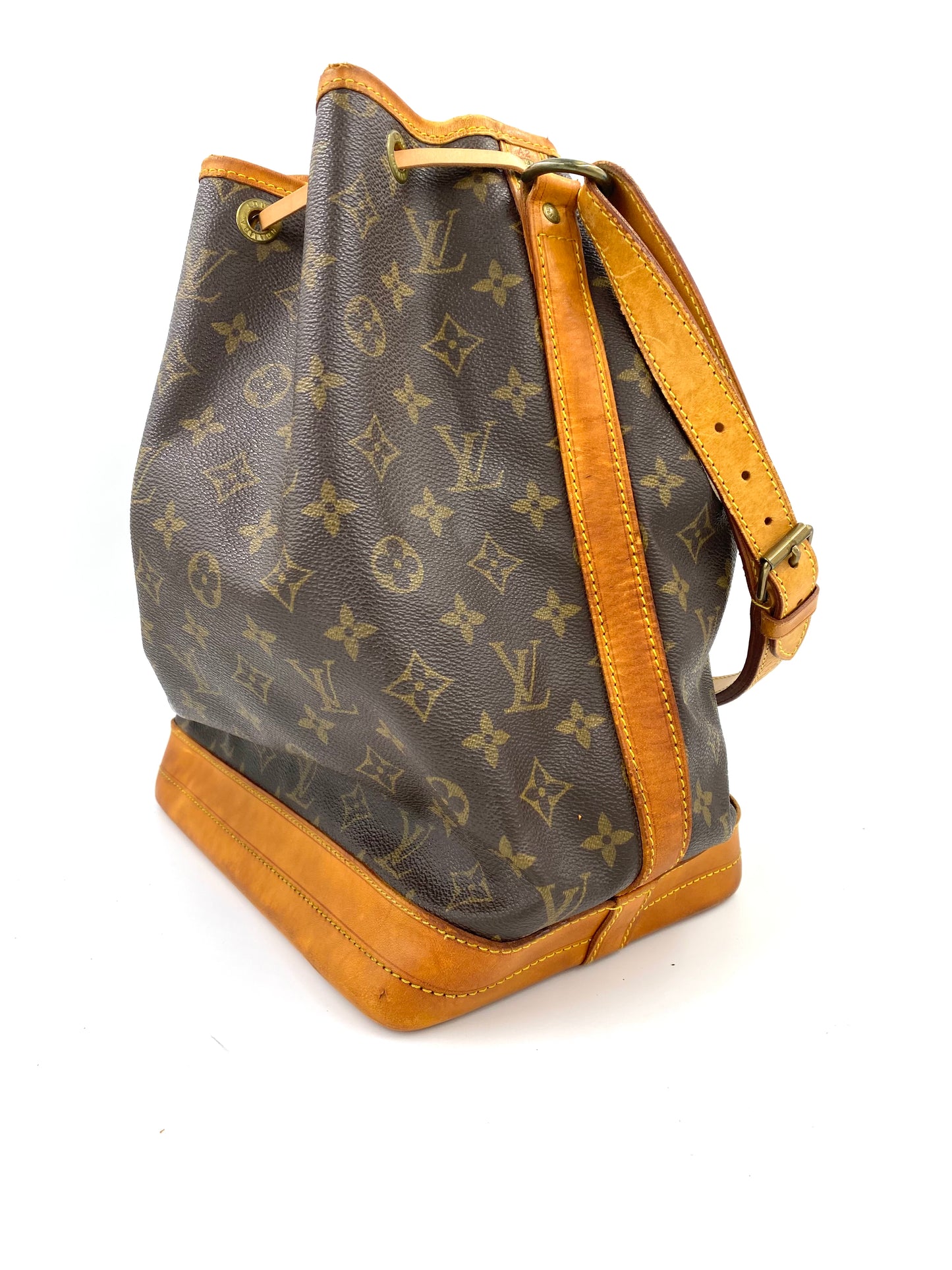 LOUIS VUITTON Noe Grande Monogram Canvas