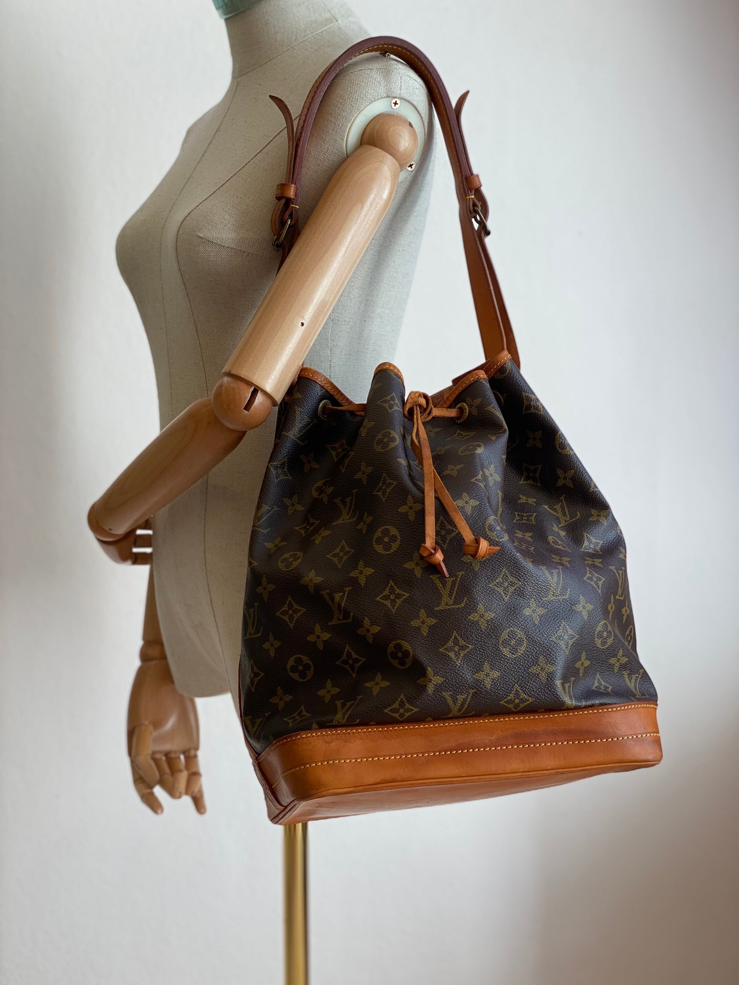 LOUIS VUITTON Noe grande Monogram Canvas