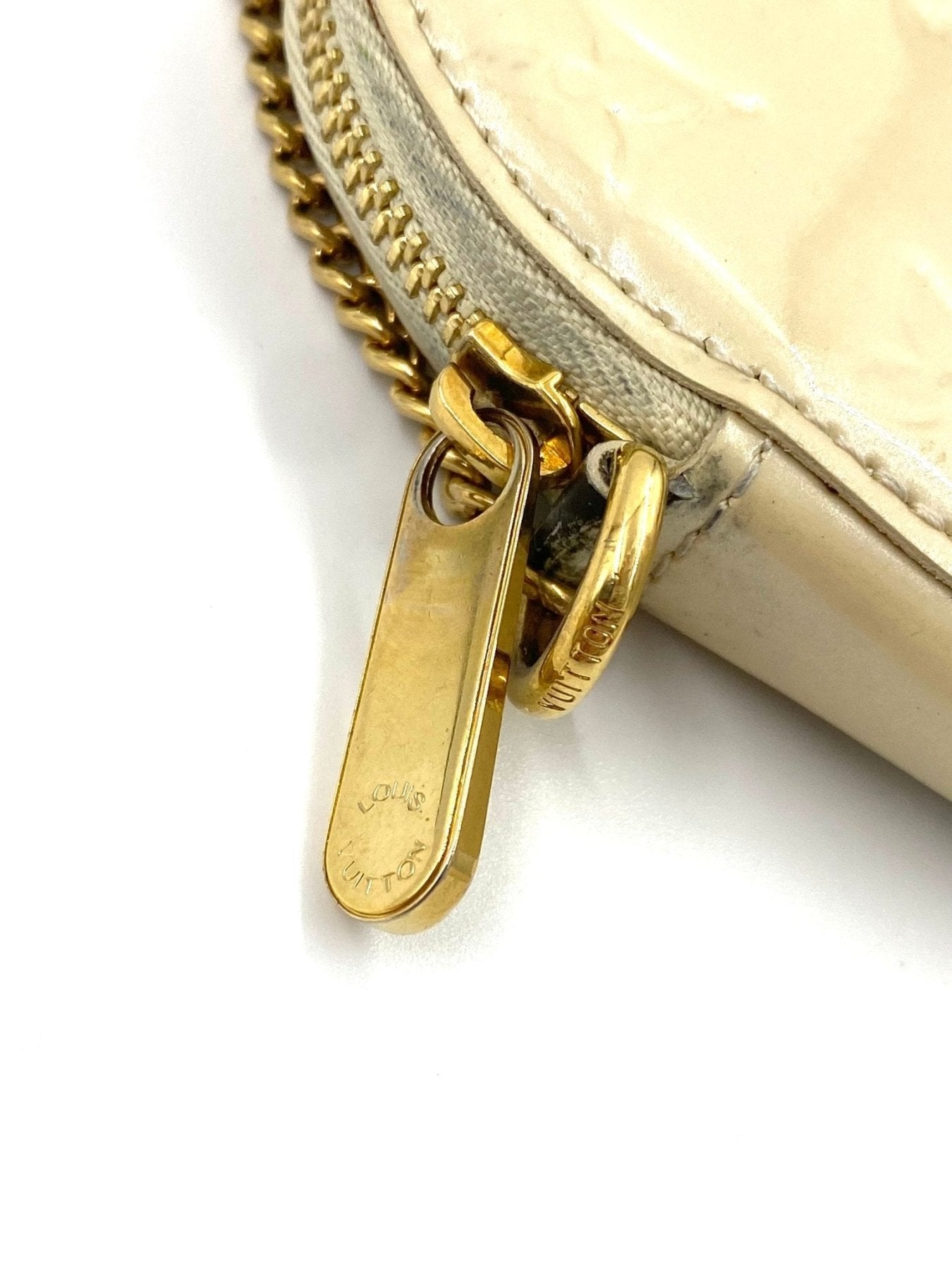 LOUIS VUITTON Heart Monogram Vernis creme - Clutch & Macarons - TS3190 - Clutch & Macarons -