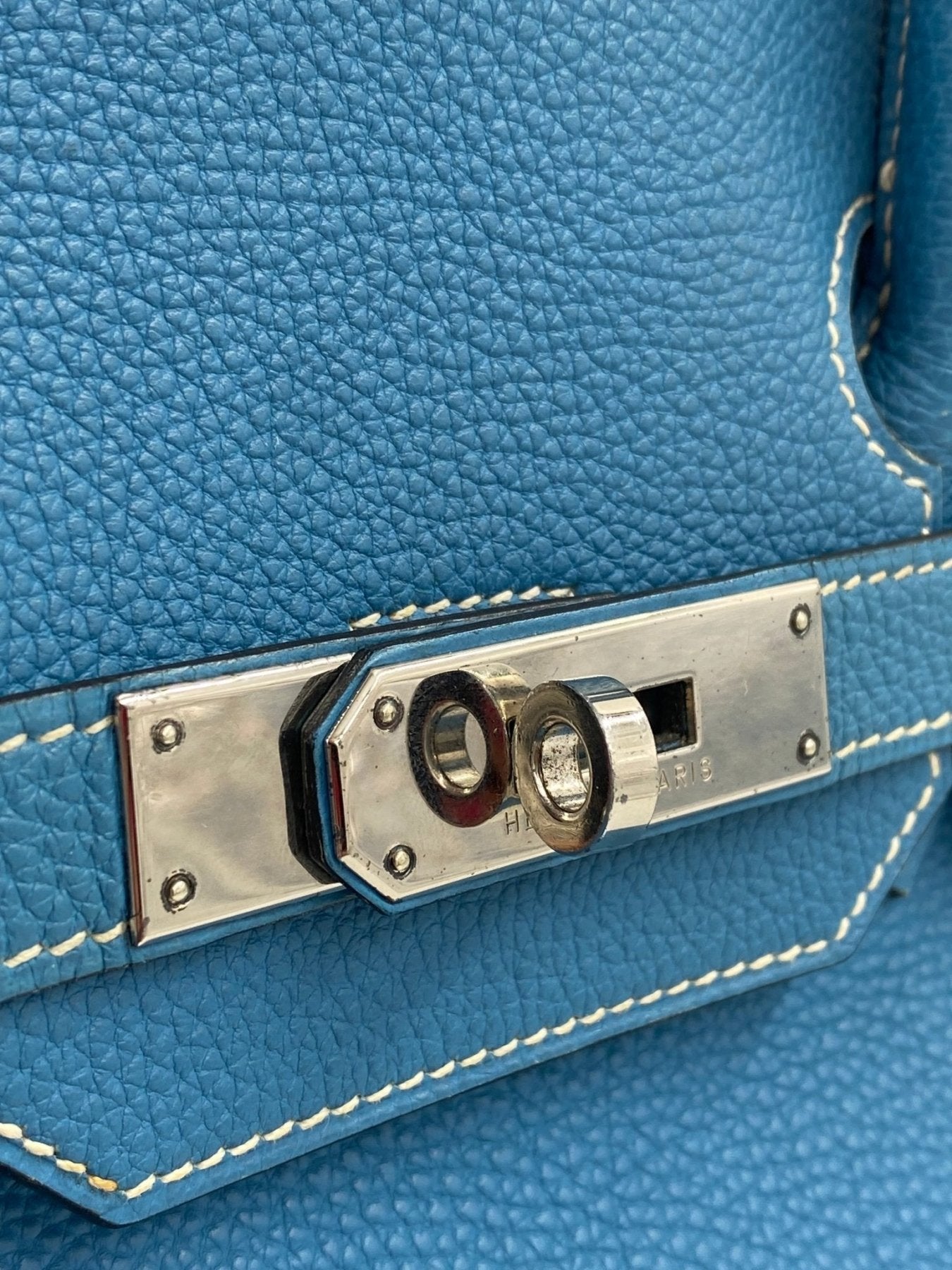 HERMÈS Birkin 35 Togo Blue Jean Handtasche mit silbernem Palladium-Verschluss, strukturiertem Leder und Kontrastnaehten