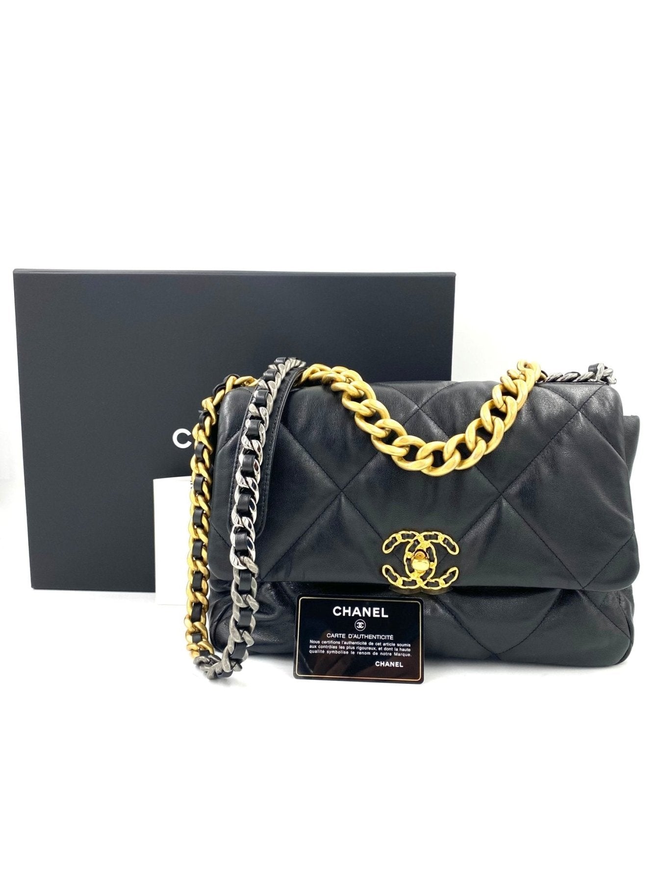 CHANEL 19 Flap Bag gross in schwarzem Ziegenleder mit dreifarbiger Kette und gestepptem Muster, Box und Karte inklusive