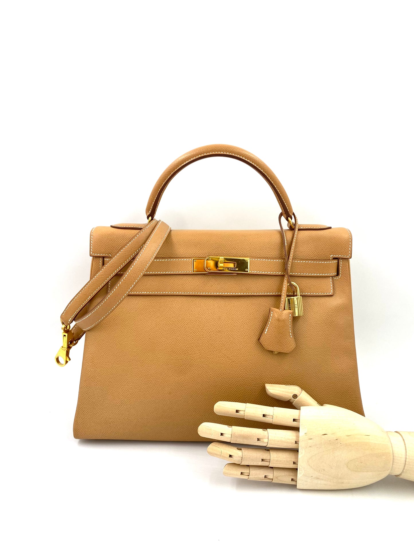 HERMÈS Kelly 32 Gold Courchevel Leather mit Gold Hardware