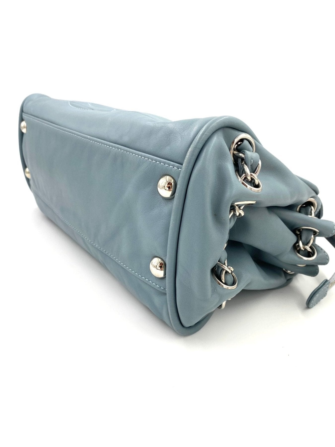 CHANEL CC Coco Tasche in eisblauem Lammleder mit silberner Hardware, seitlicher Raffung und Schulterriemen