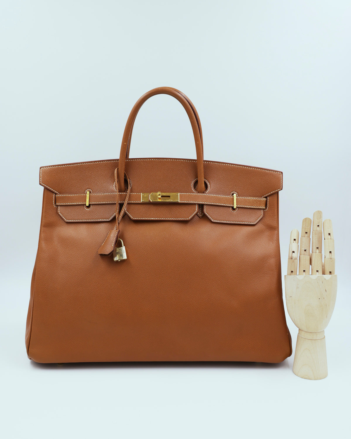 HERMÈS Birkin 40 Courchevel gold GHW, braune Designerhandtasche mit goldfarbenen Beschlägen