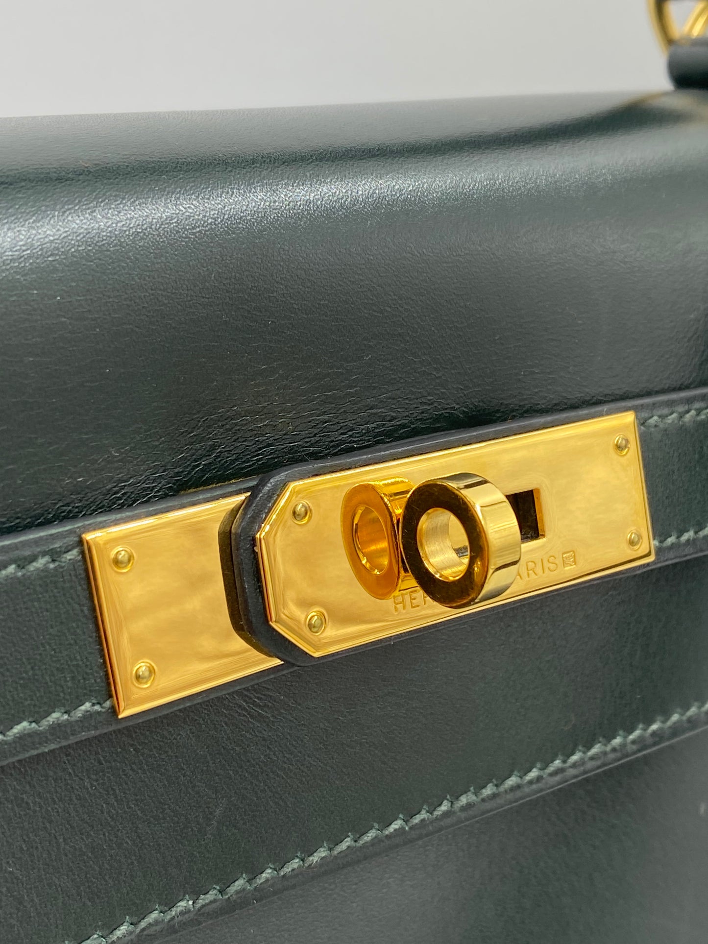 HERMÈS Kelly 32 Sellier dark green Boxkalbsleder mit gold Hardware