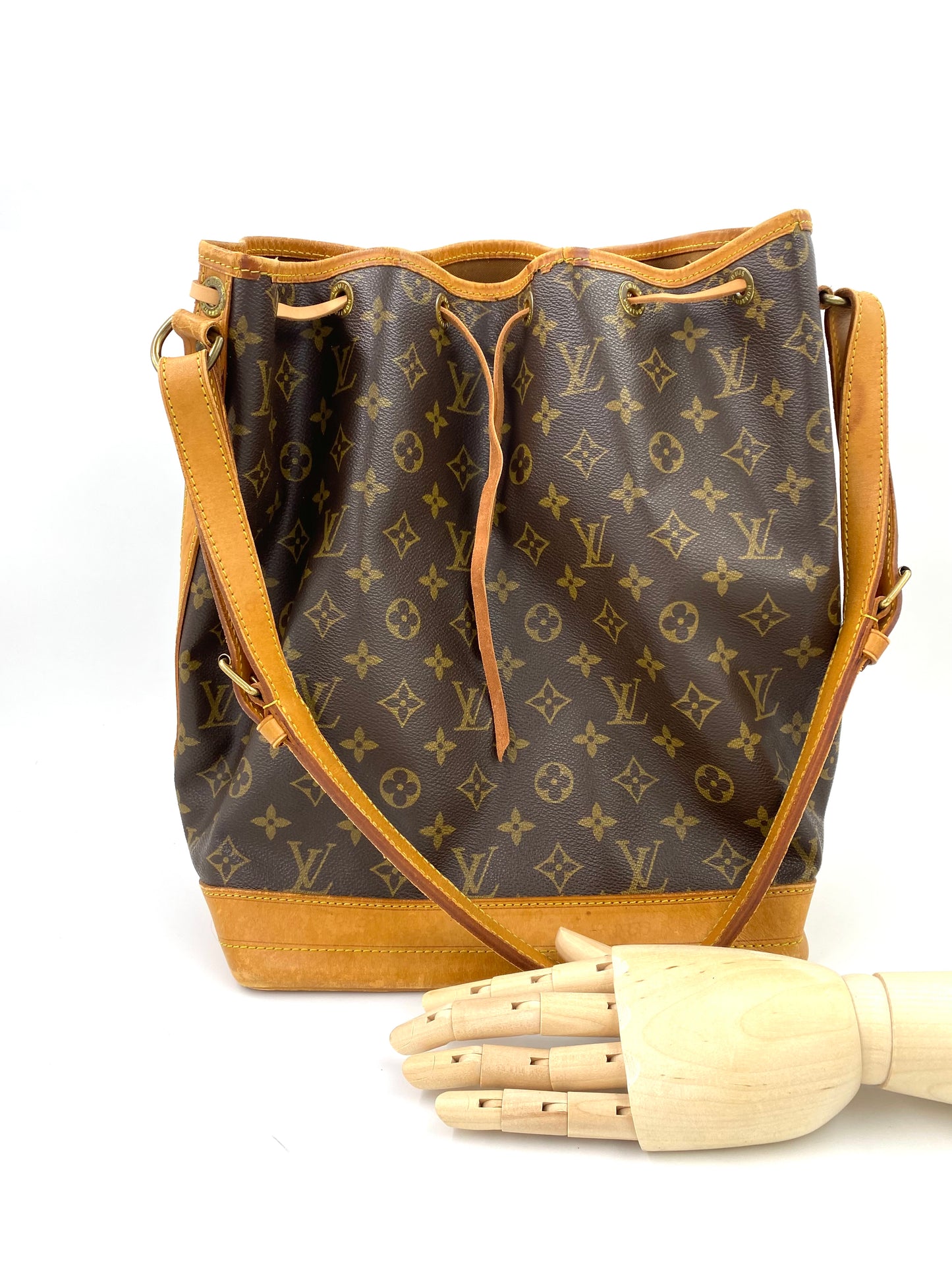 LOUIS VUITTON Noe grande Monogram Canvas
