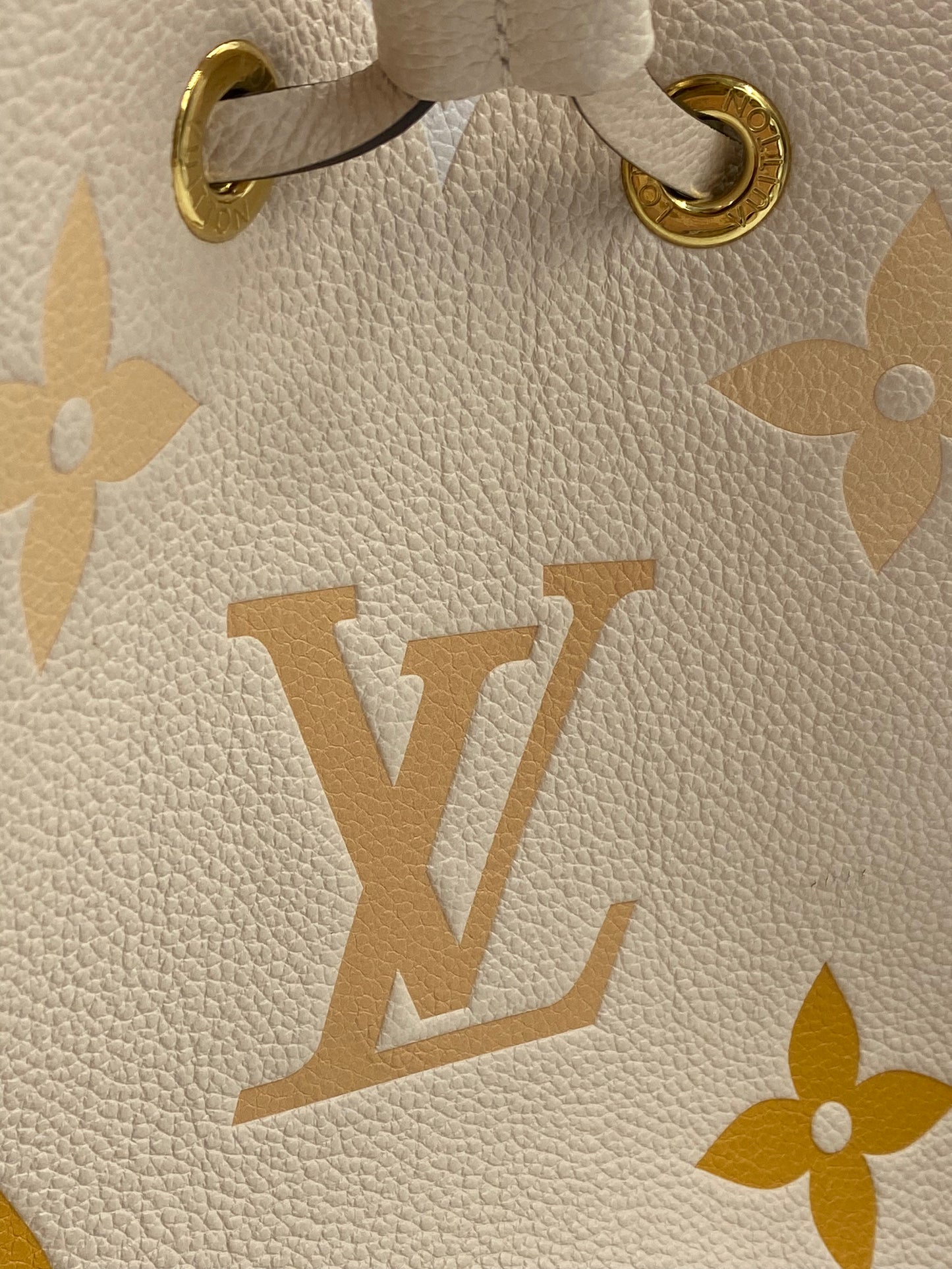 LOUIS VUITTON Neo Noe BB Monogram Empreinte creme safran