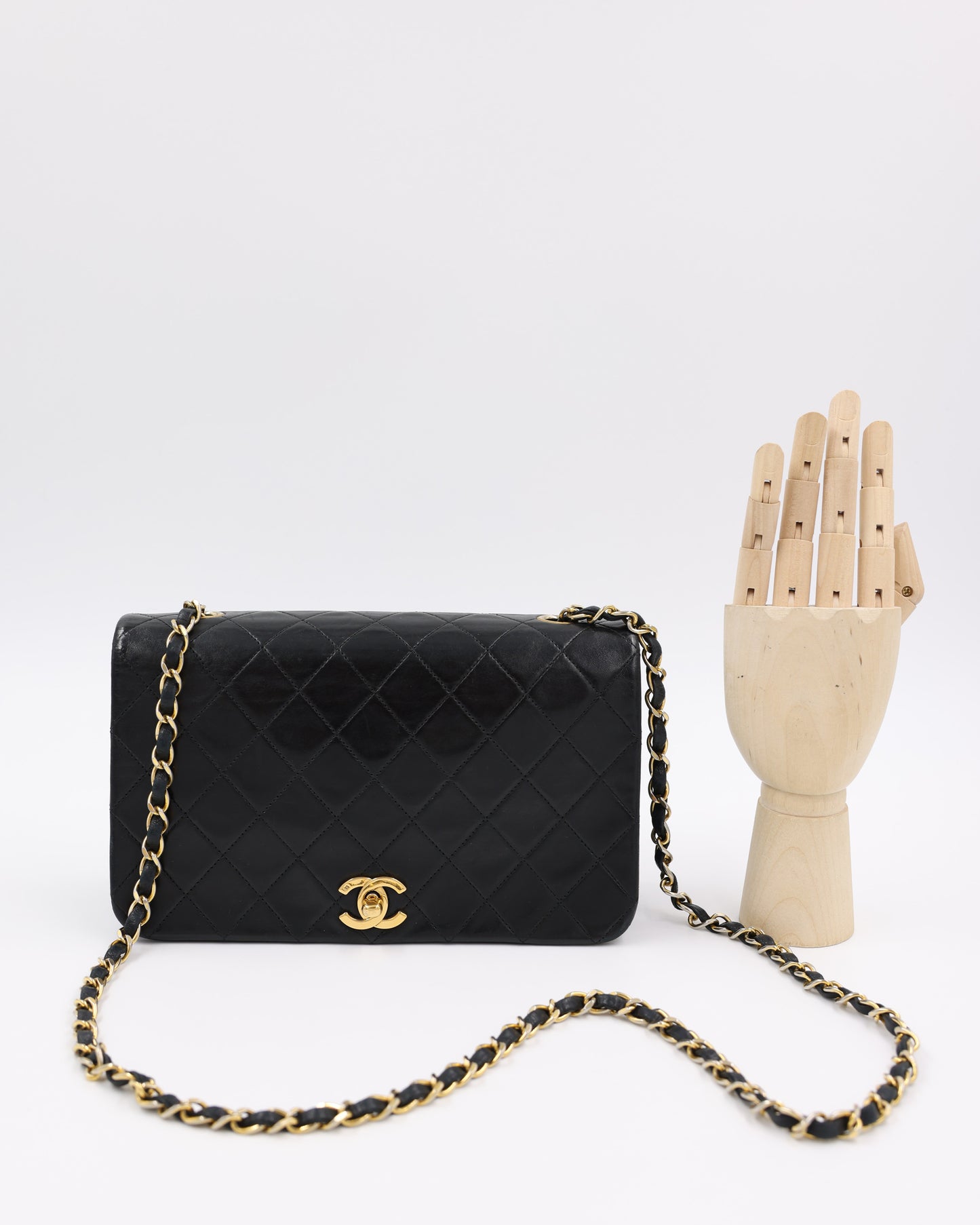 CHANEL Full Flap Lammleder schwarz GHW